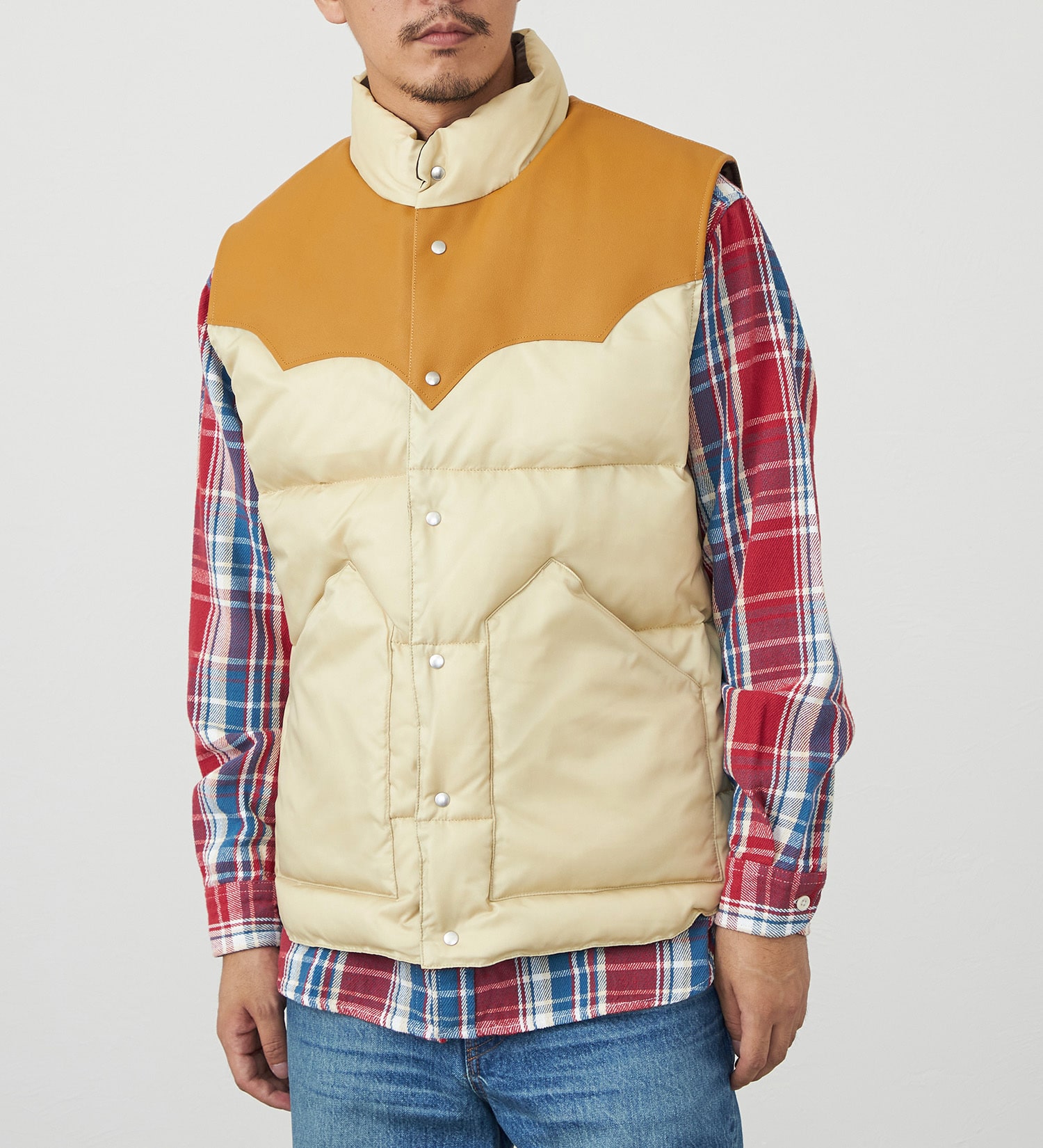 EDWIN(エドウイン)の【試着対象】レザーヨーク ダウンベスト|ジャケット/アウター/ダウンベスト/メンズ|ベージュ