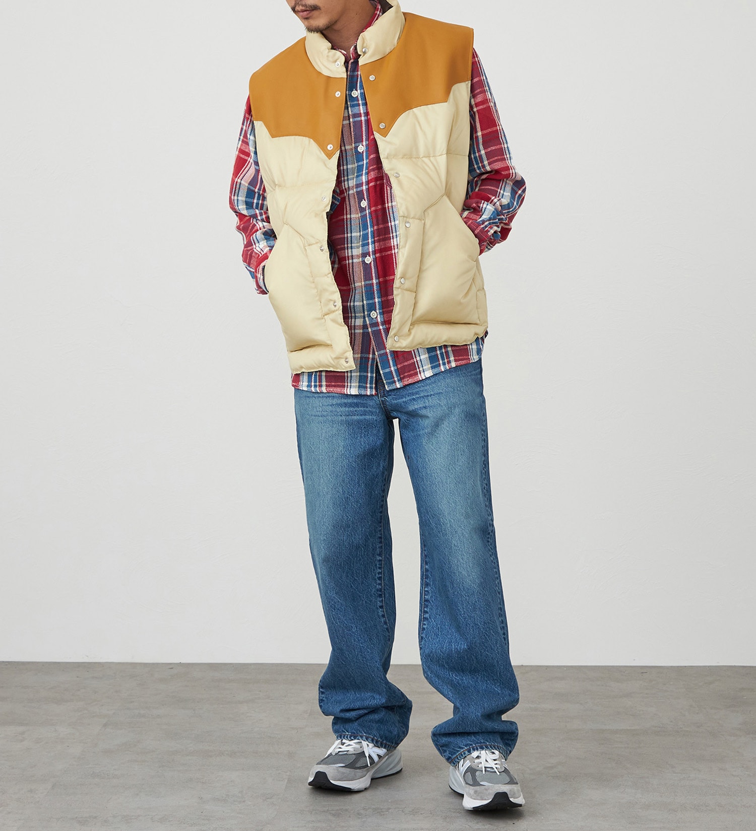 EDWIN(エドウイン)の【試着対象】レザーヨーク ダウンベスト|ジャケット/アウター/ダウンベスト/メンズ|ベージュ