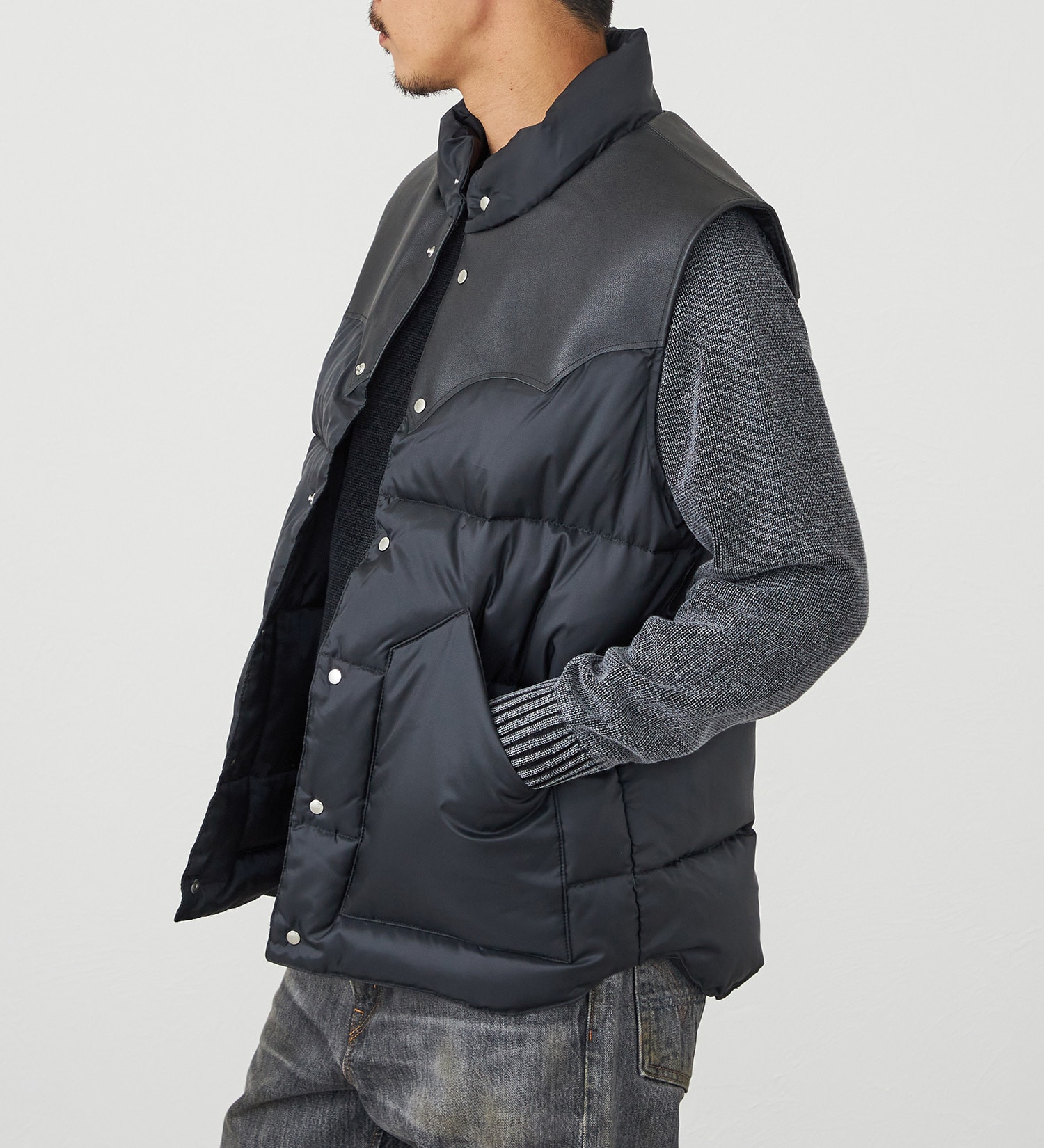 EDWIN(エドウイン)の【試着対象】レザーヨーク ダウンベスト|ジャケット/アウター/ダウンベスト/メンズ|ブラック