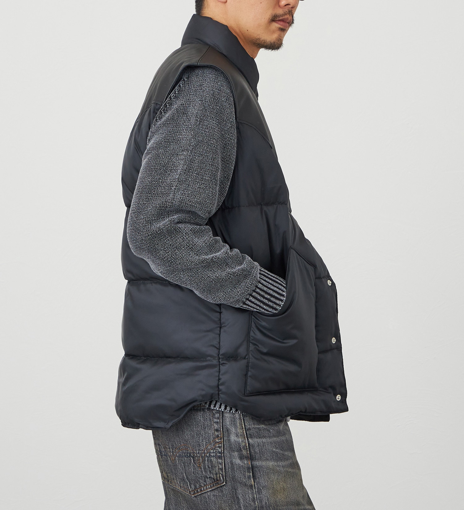 EDWIN(エドウイン)の【試着対象】レザーヨーク ダウンベスト|ジャケット/アウター/ダウンベスト/メンズ|ブラック