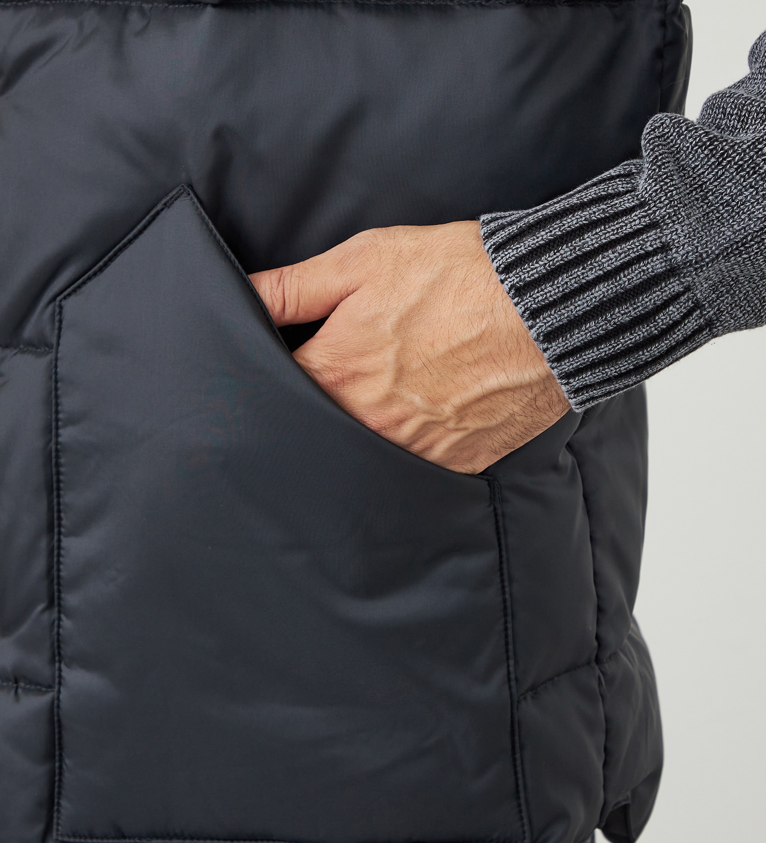 EDWIN(エドウイン)の【試着対象】レザーヨーク ダウンベスト|ジャケット/アウター/ダウンベスト/メンズ|ブラック