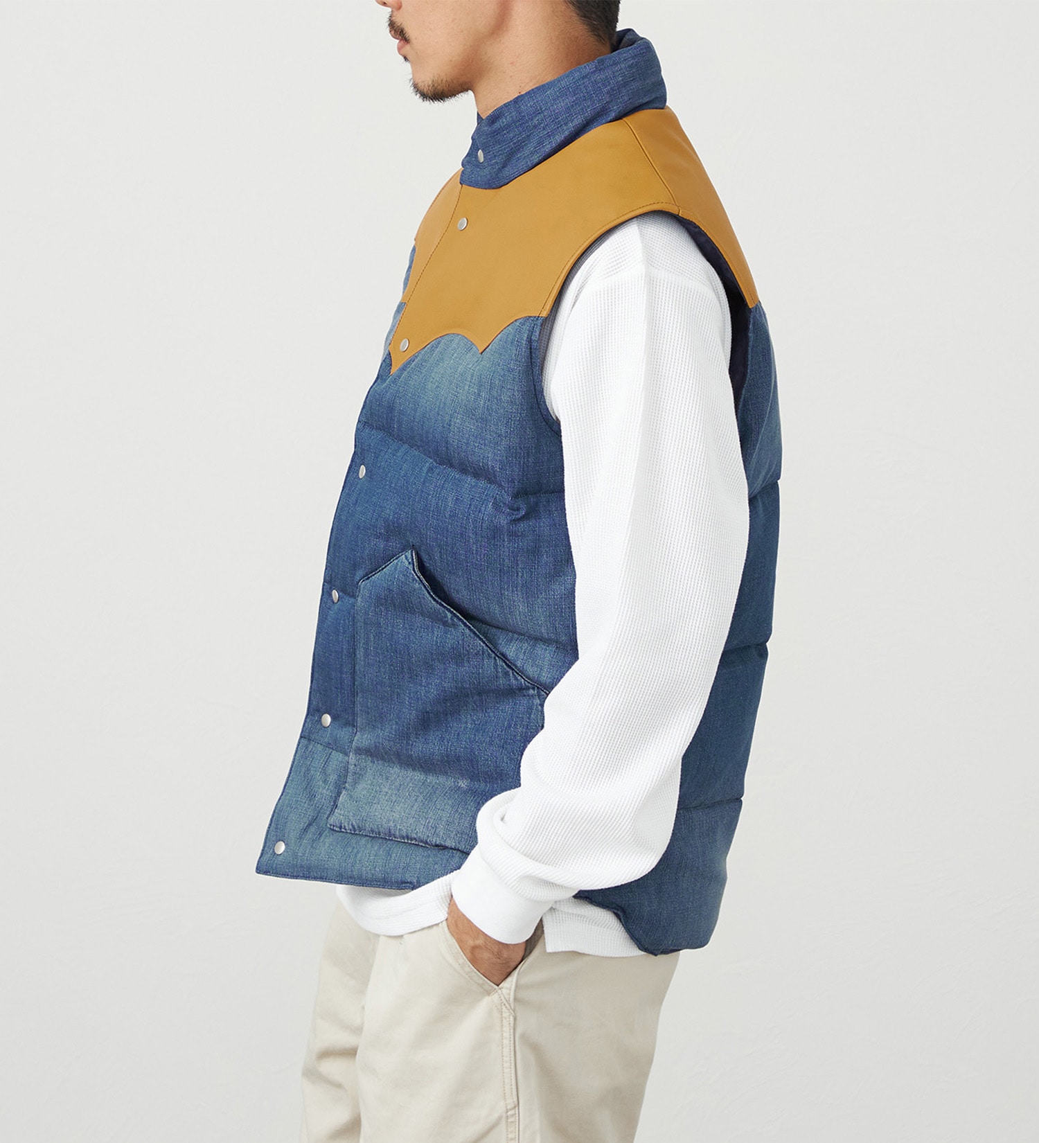 EDWIN(エドウイン)の【試着対象】レザーヨーク ダウンベスト|ジャケット/アウター/ダウンベスト/メンズ|中色ブルー