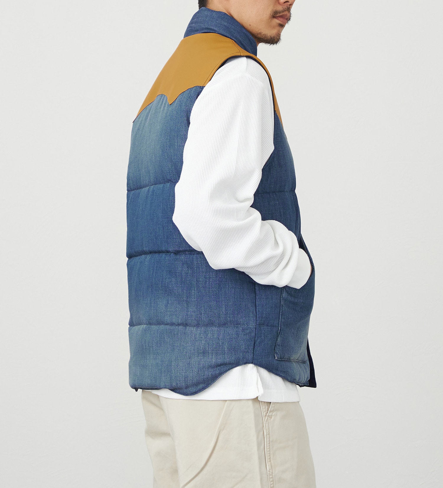 EDWIN(エドウイン)の【試着対象】レザーヨーク ダウンベスト|ジャケット/アウター/ダウンベスト/メンズ|中色ブルー