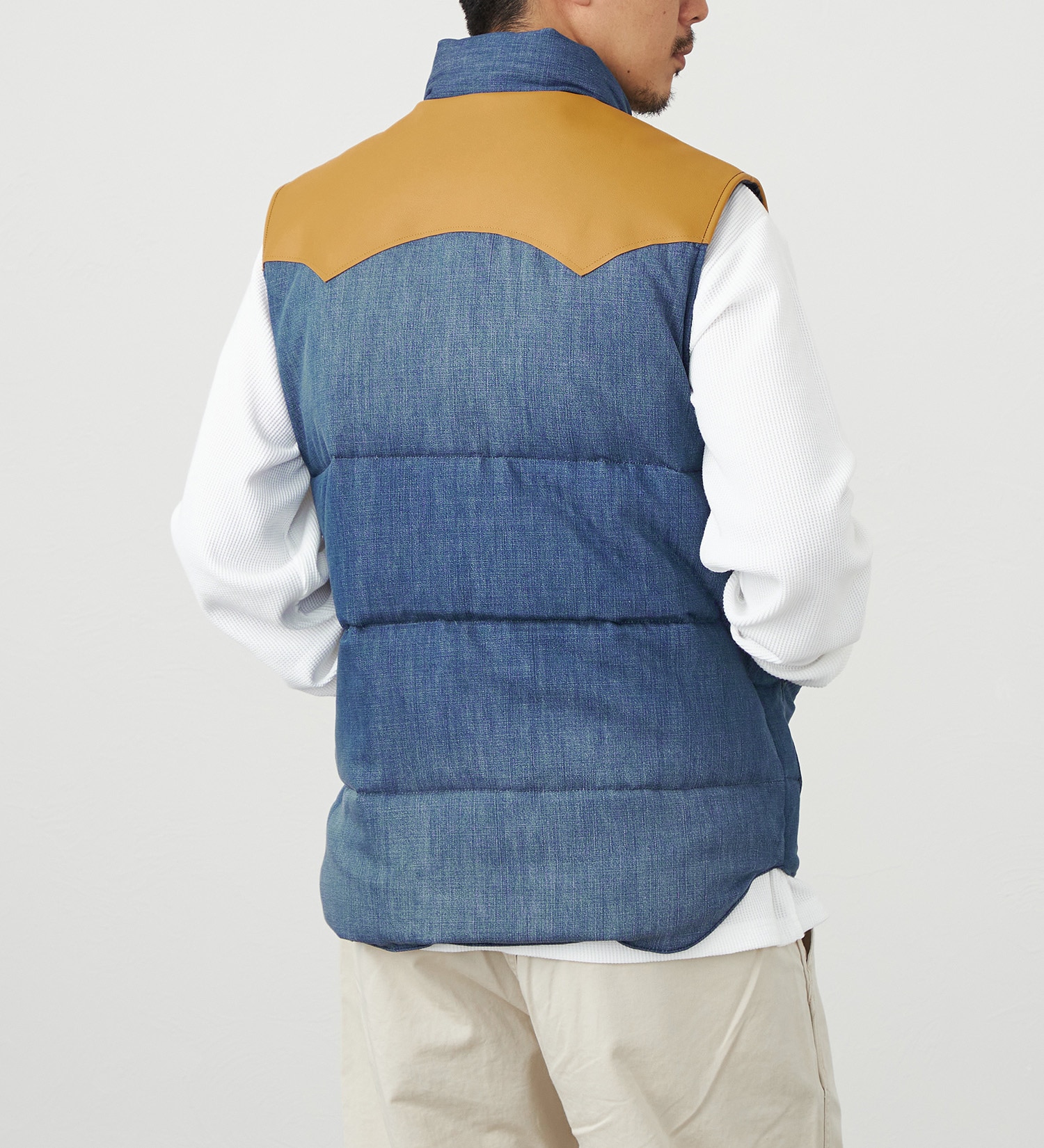 EDWIN(エドウイン)の【試着対象】レザーヨーク ダウンベスト|ジャケット/アウター/ダウンベスト/メンズ|中色ブルー