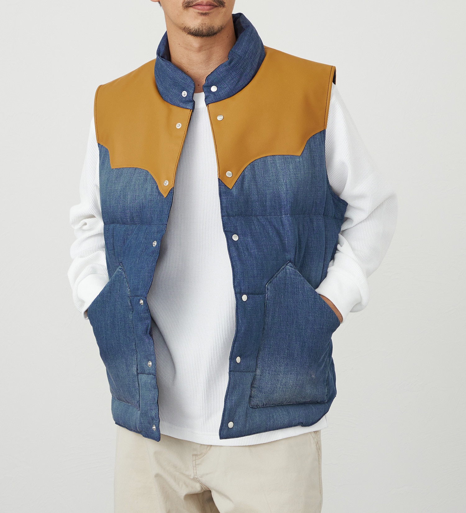 EDWIN(エドウイン)の【試着対象】レザーヨーク ダウンベスト|ジャケット/アウター/ダウンベスト/メンズ|中色ブルー