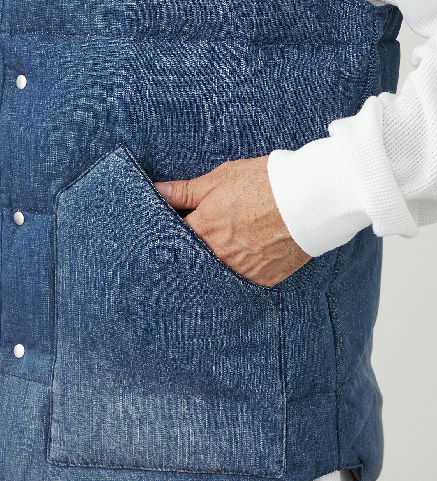 EDWIN(エドウイン)の【試着対象】レザーヨーク ダウンベスト|ジャケット/アウター/ダウンベスト/メンズ|中色ブルー