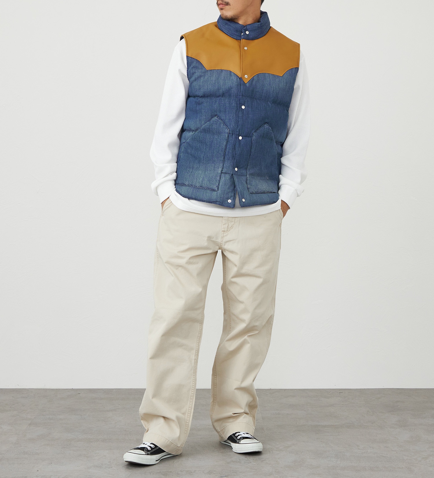 EDWIN(エドウイン)の【試着対象】レザーヨーク ダウンベスト|ジャケット/アウター/ダウンベスト/メンズ|中色ブルー