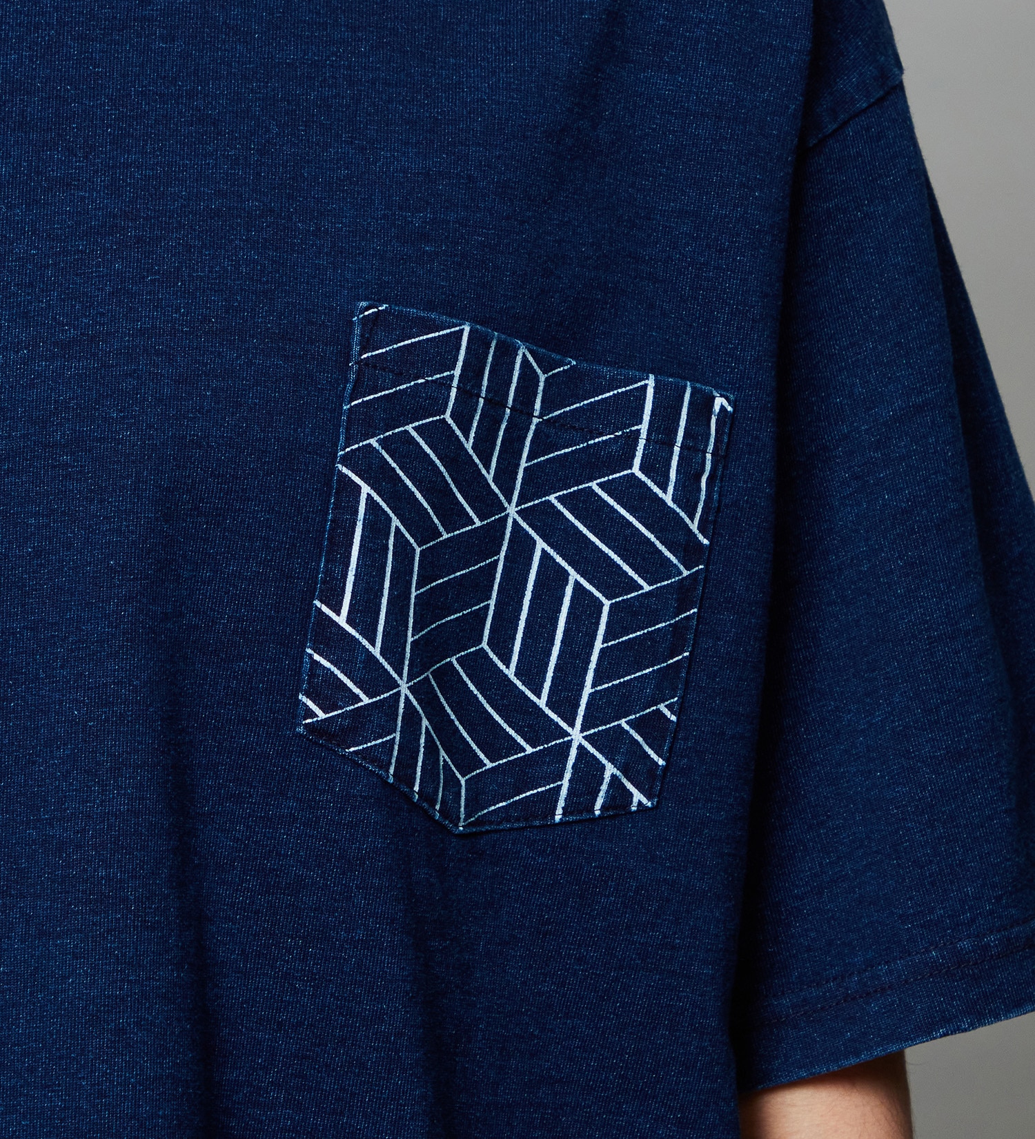 EDWIN(エドウイン)のプリントTシャツ インディゴ 半袖|トップス/Tシャツ/カットソー/メンズ|中色ブルー