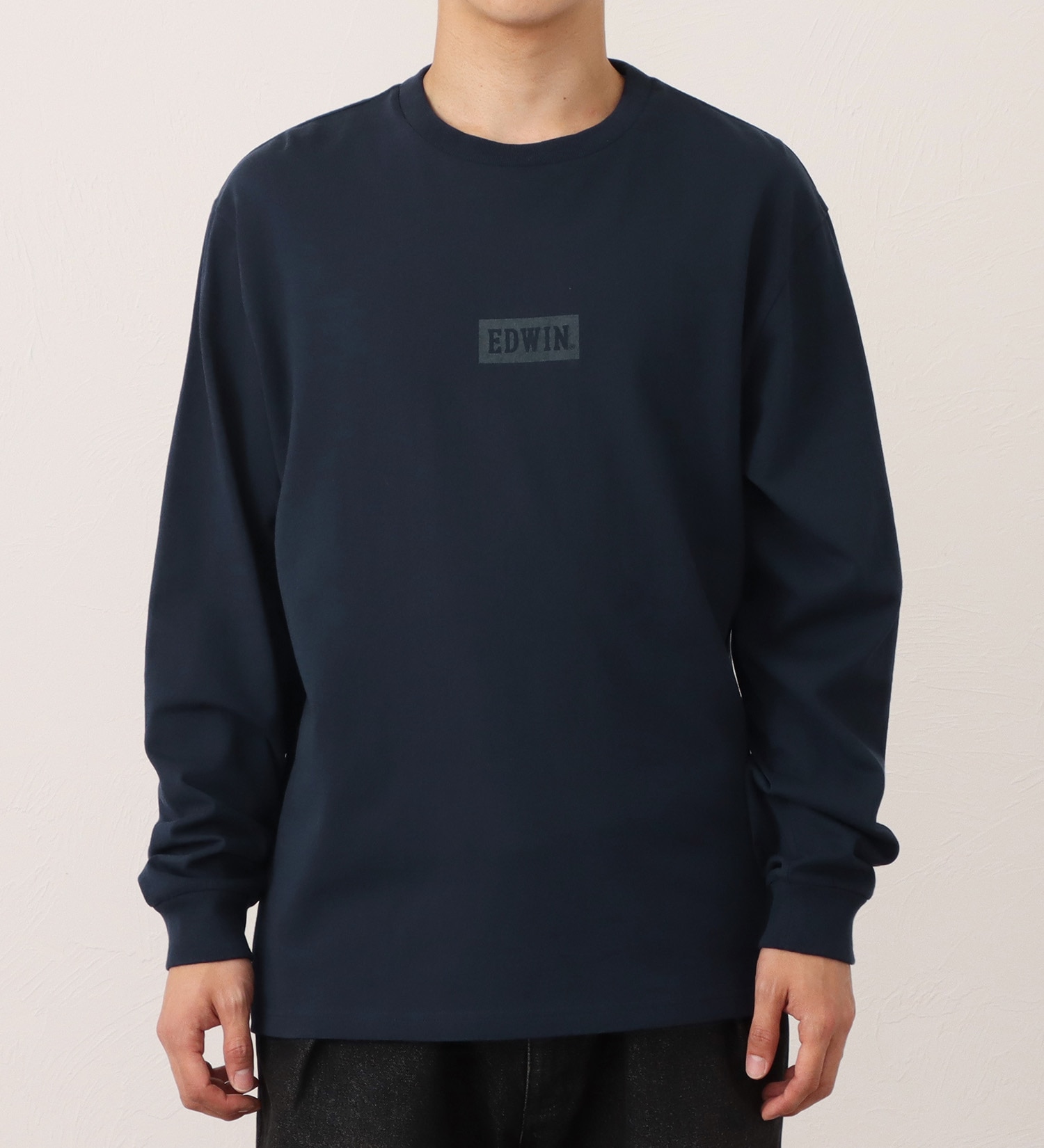 EDWIN(エドウイン)の長袖ボックスロゴプリントTシャツ|トップス/Tシャツ/カットソー/メンズ|ネイビー
