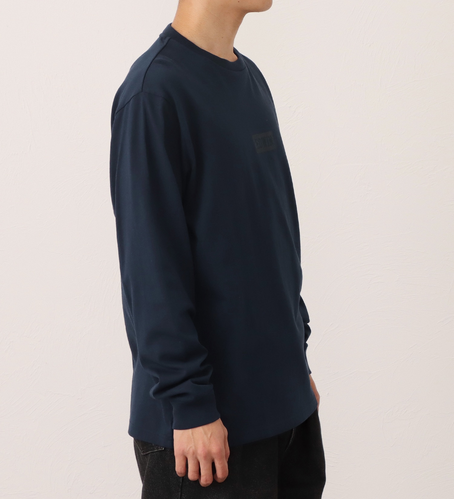 EDWIN(エドウイン)の長袖ボックスロゴプリントTシャツ|トップス/Tシャツ/カットソー/メンズ|ネイビー
