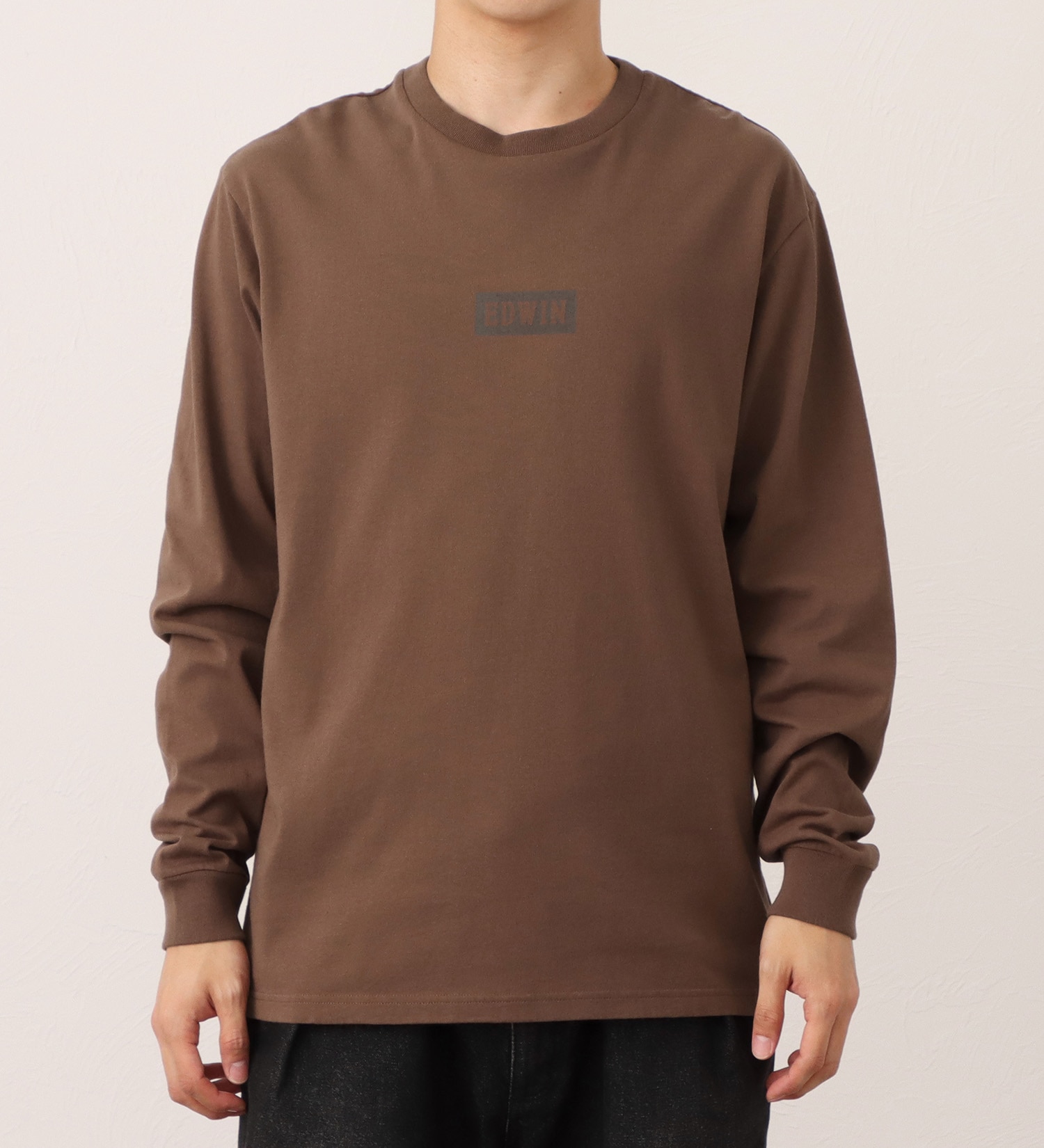 EDWIN(エドウイン)の長袖ボックスロゴプリントTシャツ|トップス/Tシャツ/カットソー/メンズ|ブラウン