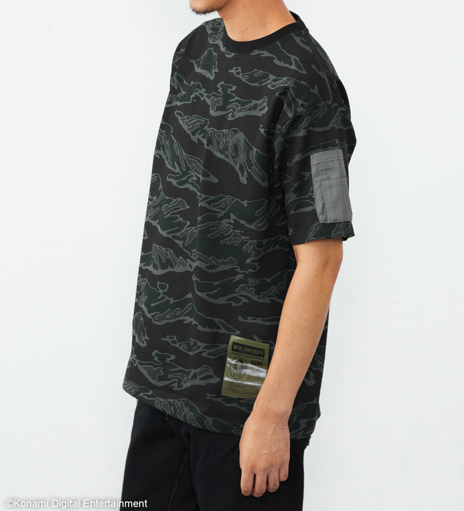 EDWIN(エドウイン)の【予約】【METAL GEAR SOLID Δ × EDWIN】TIGER STRIPE T SHIRTS|トップス/Tシャツ/カットソー/メンズ|アーミー