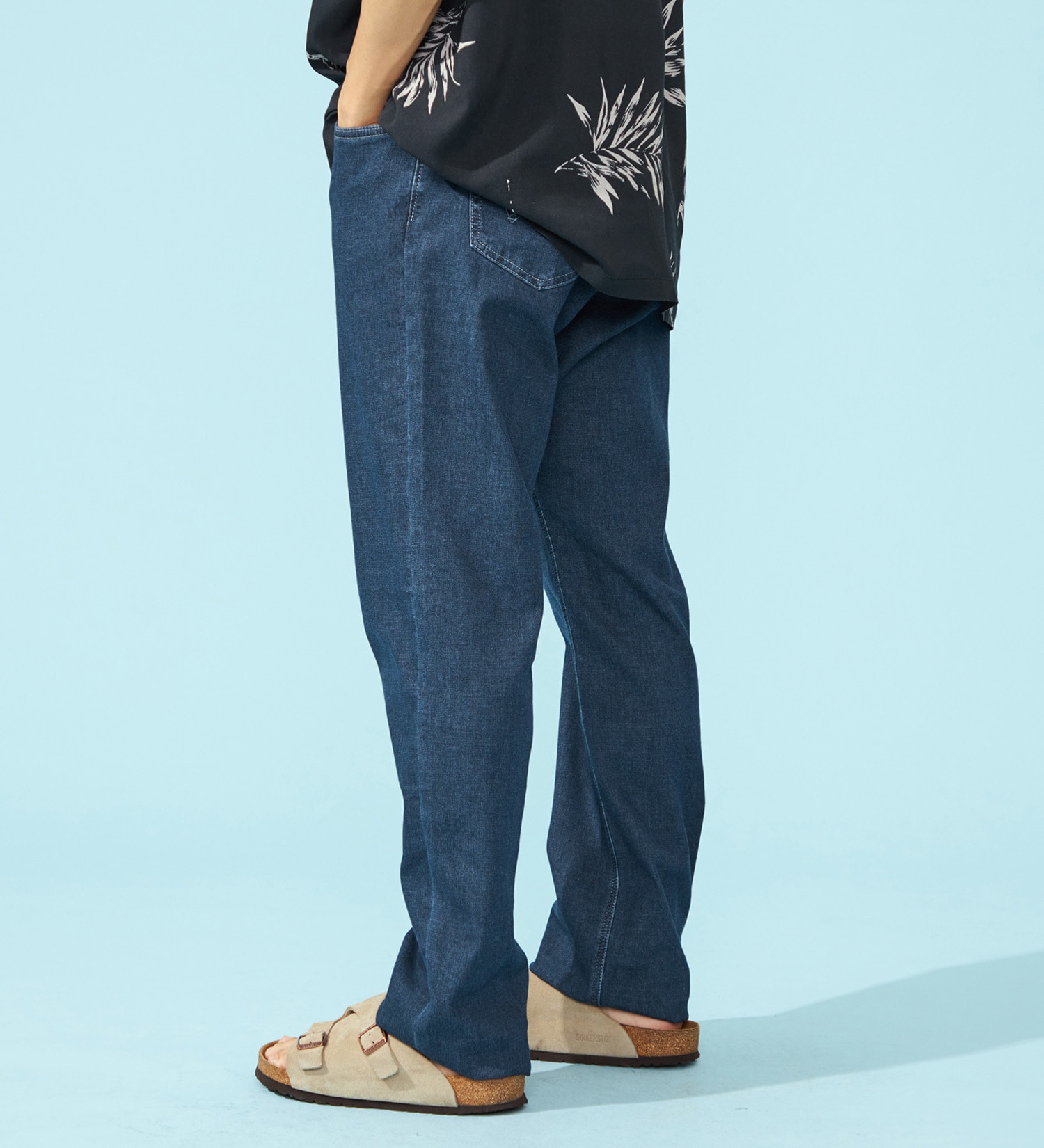 EDWIN(エドウイン)の【涼】COOL ストレッチレギュラーストレートデニムパンツ【アウトレット店舗・WEB限定】|パンツ/デニム / ジーンズパンツ/メンズ|中色ブルー