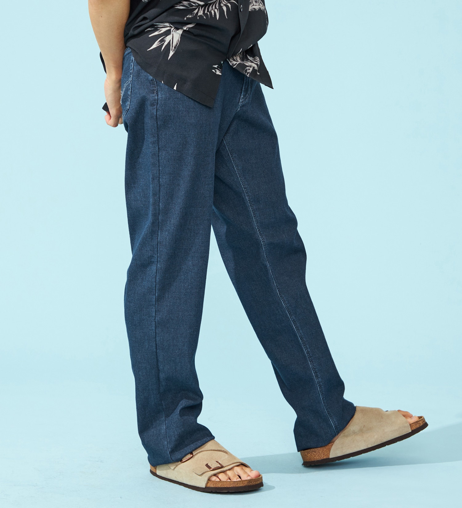 EDWIN(エドウイン)の【涼】COOL ストレッチレギュラーストレートデニムパンツ【アウトレット店舗・WEB限定】|パンツ/デニム / ジーンズパンツ/メンズ|中色ブルー