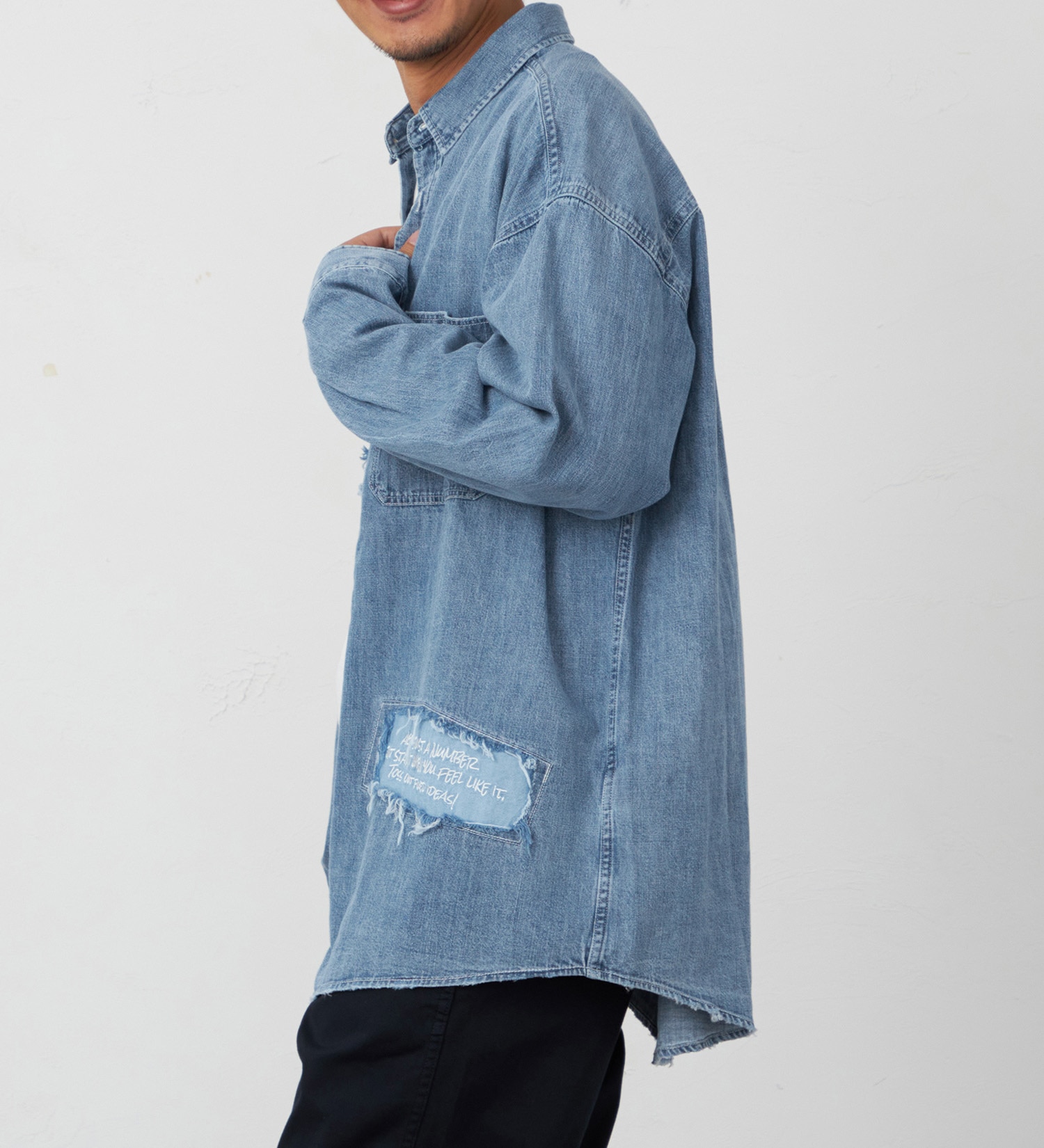 EDWIN(エドウイン)の刺繍デニムBIGシャツ【アウトレット店舗・WEB限定】|トップス/シャツ/ブラウス/メンズ|淡色ブルー
