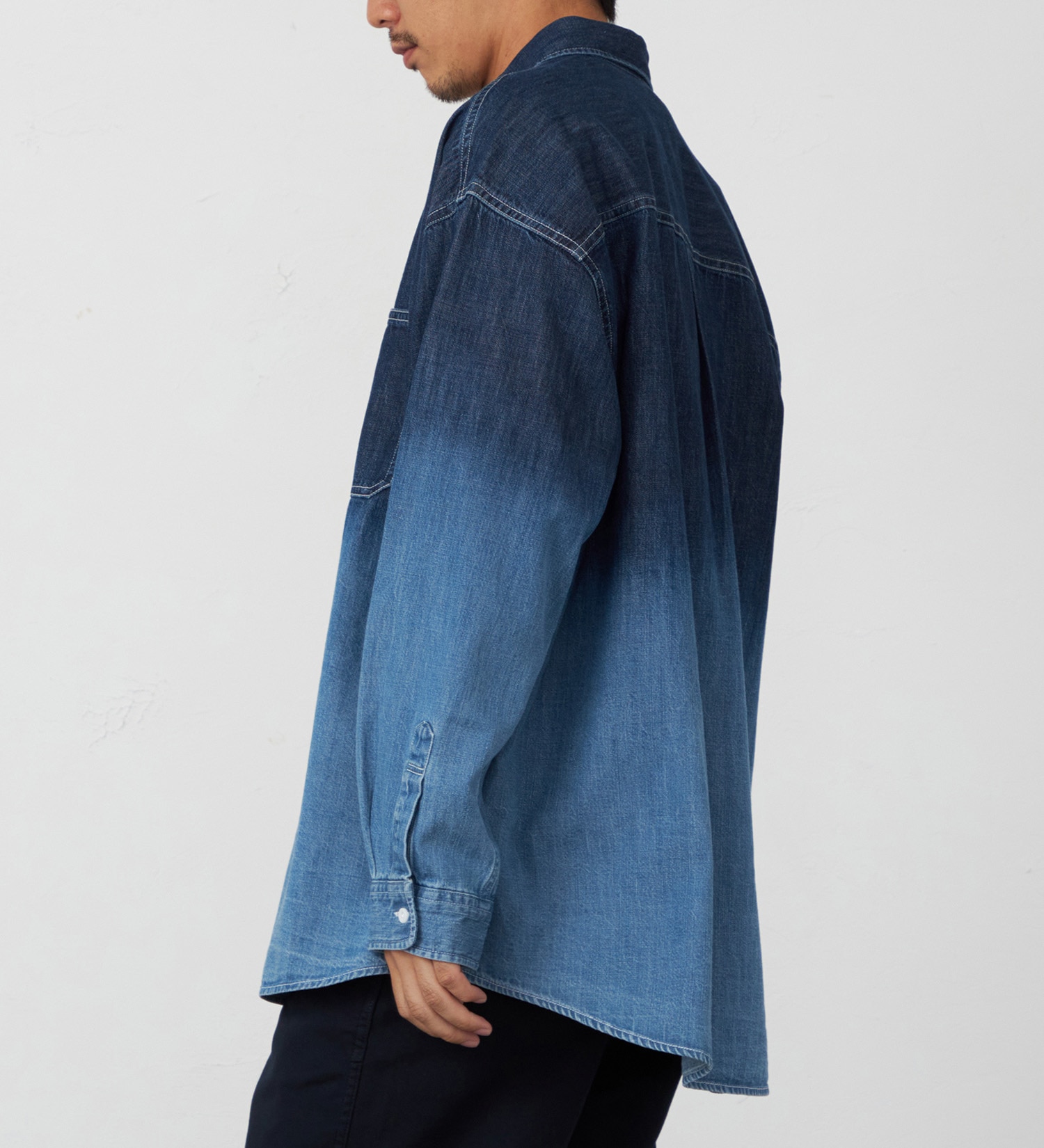 EDWIN(エドウイン)のグラデーションデニムシャツ【アウトレット店舗・WEB限定】|トップス/シャツ/ブラウス/メンズ|中色ブルー