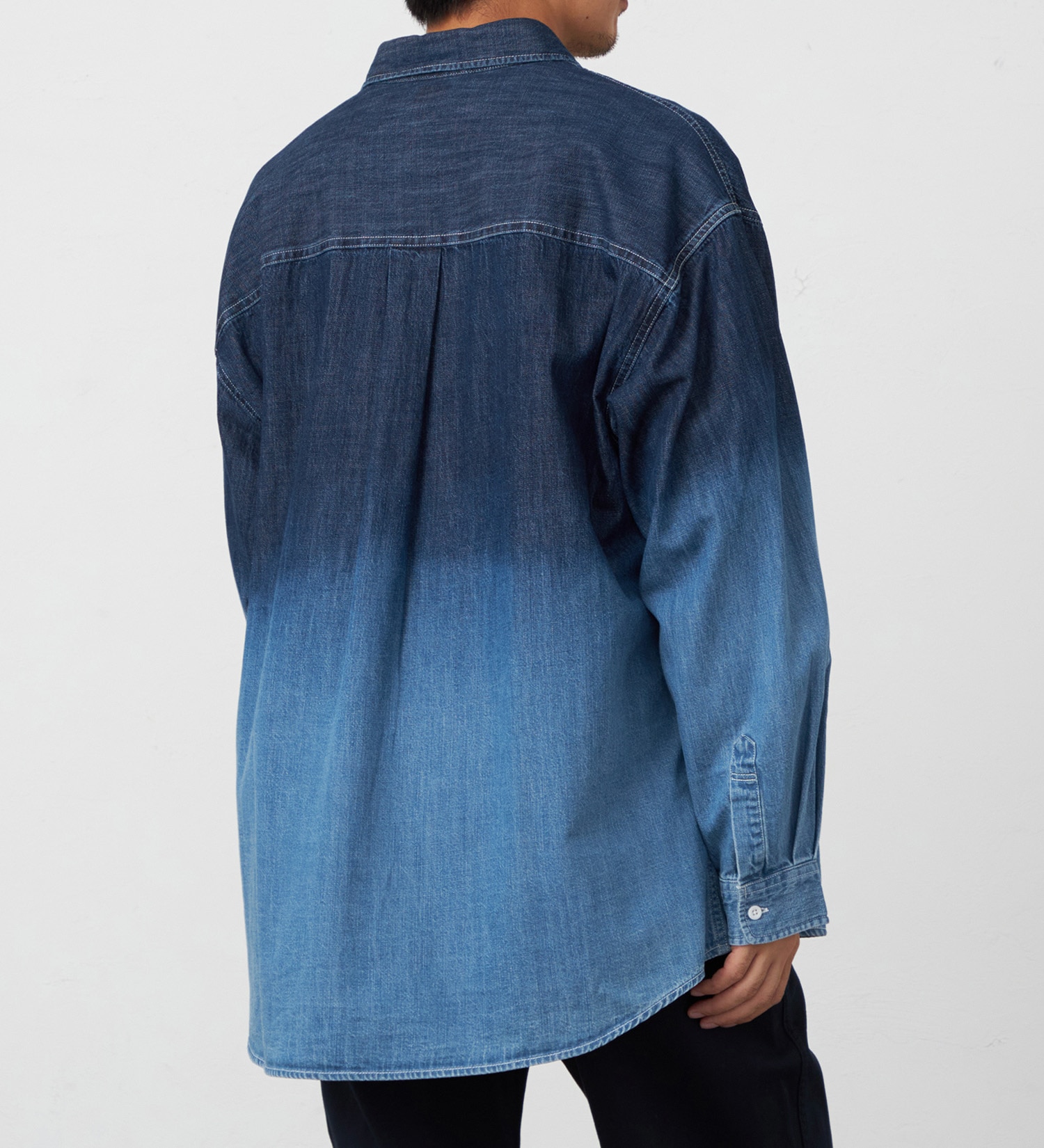 EDWIN(エドウイン)のグラデーションデニムシャツ【アウトレット店舗・WEB限定】|トップス/シャツ/ブラウス/メンズ|中色ブルー
