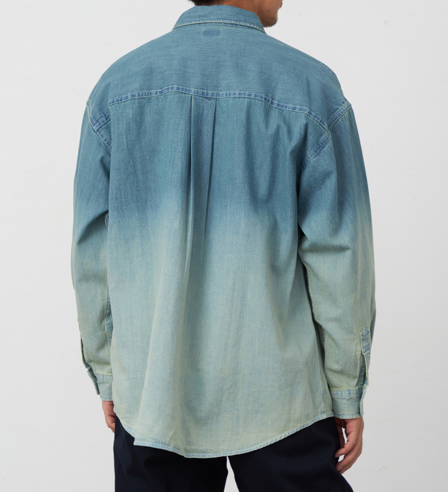 EDWIN(エドウイン)のグラデーションデニムシャツ【アウトレット店舗・WEB限定】|トップス/シャツ/ブラウス/メンズ|淡色ブルー
