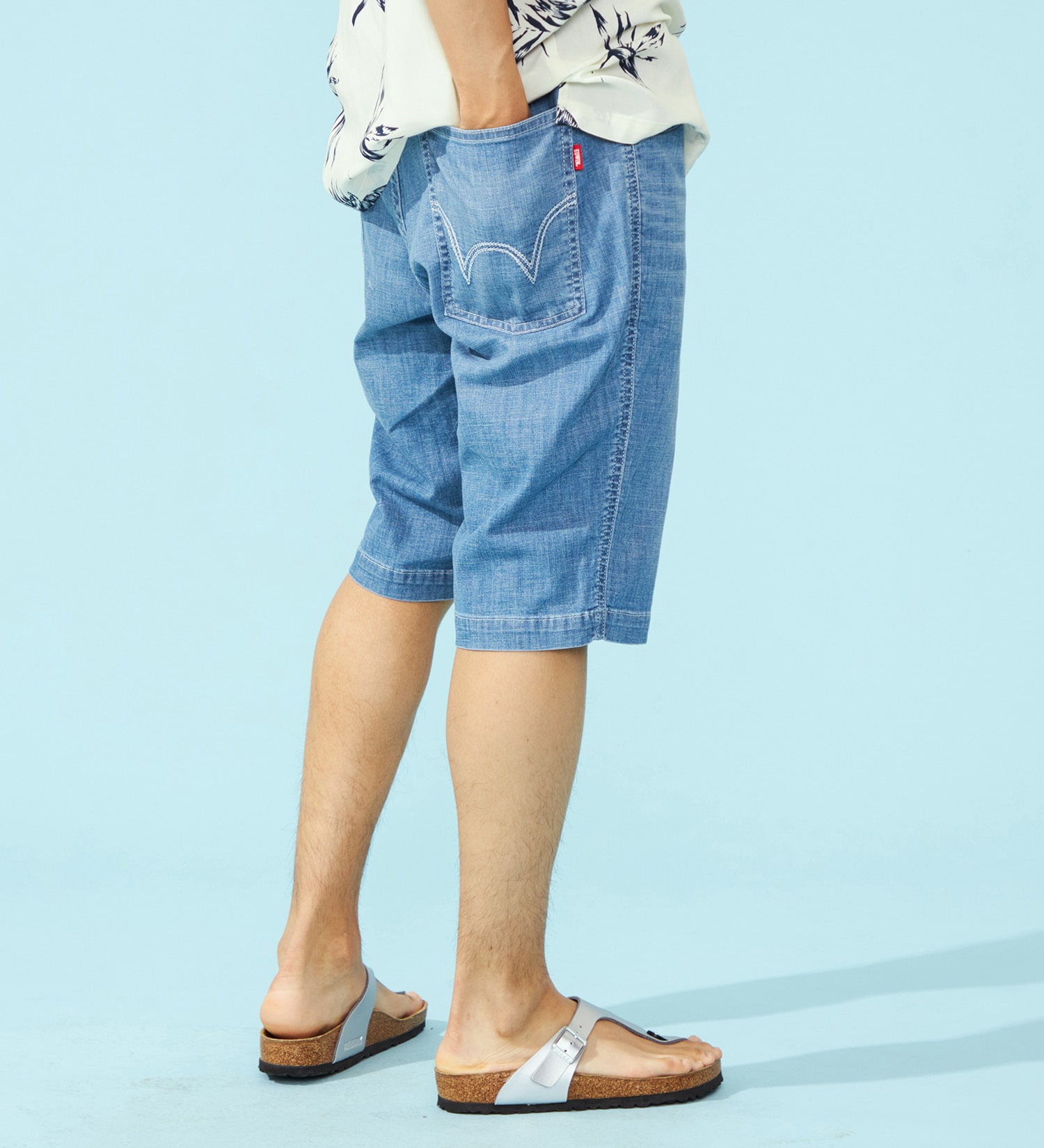 EDWIN(エドウイン)のイージーショートデニムパンツ【アウトレット店舗・WEB限定】|パンツ/デニム / ジーンズパンツ/メンズ|淡色ブルー