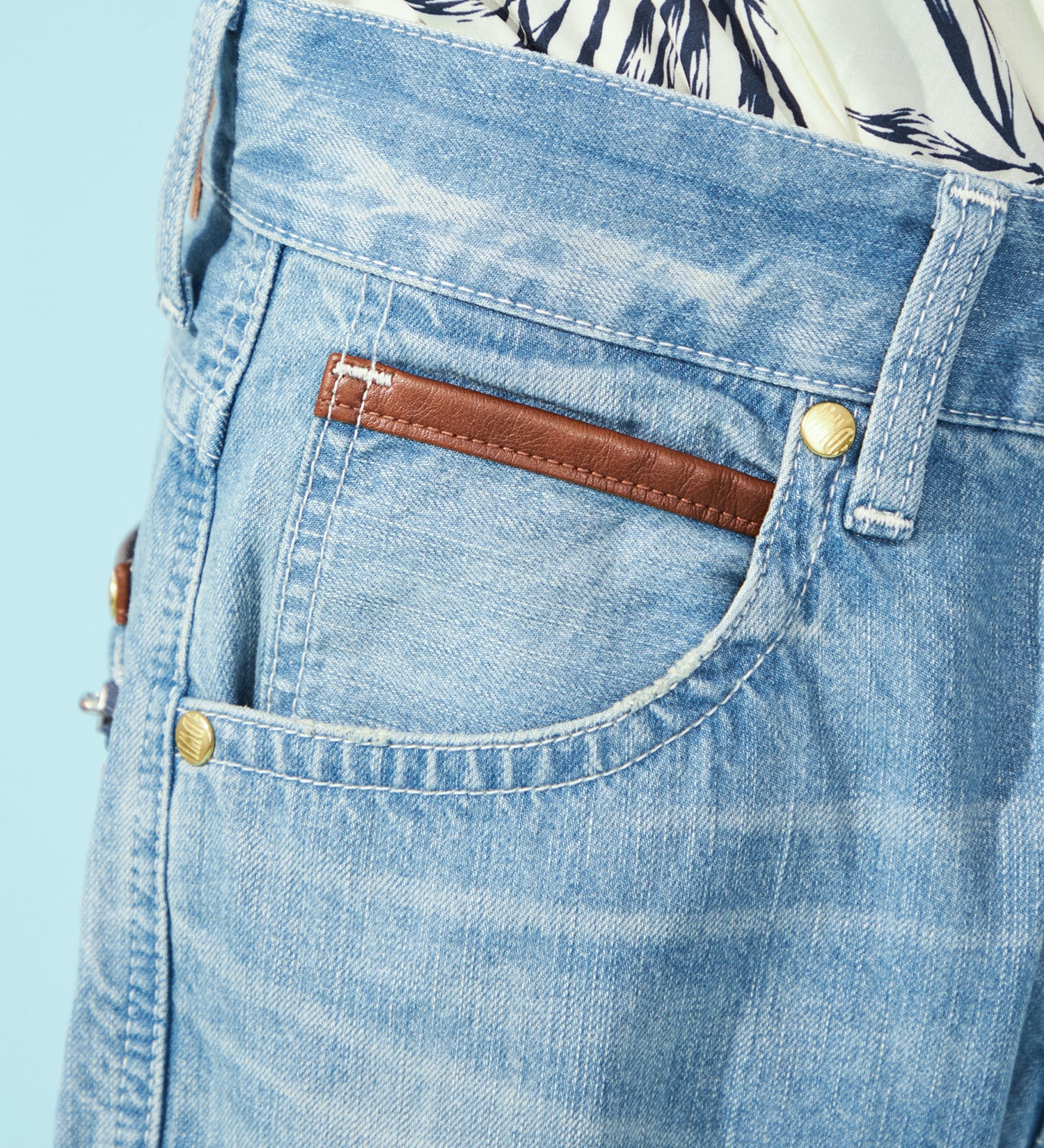 EDWIN(エドウイン)のレザーポケットデニムショートパンツ【アウトレット店舗・WEB限定】|パンツ/デニム / ジーンズパンツ/メンズ|淡色ブルー