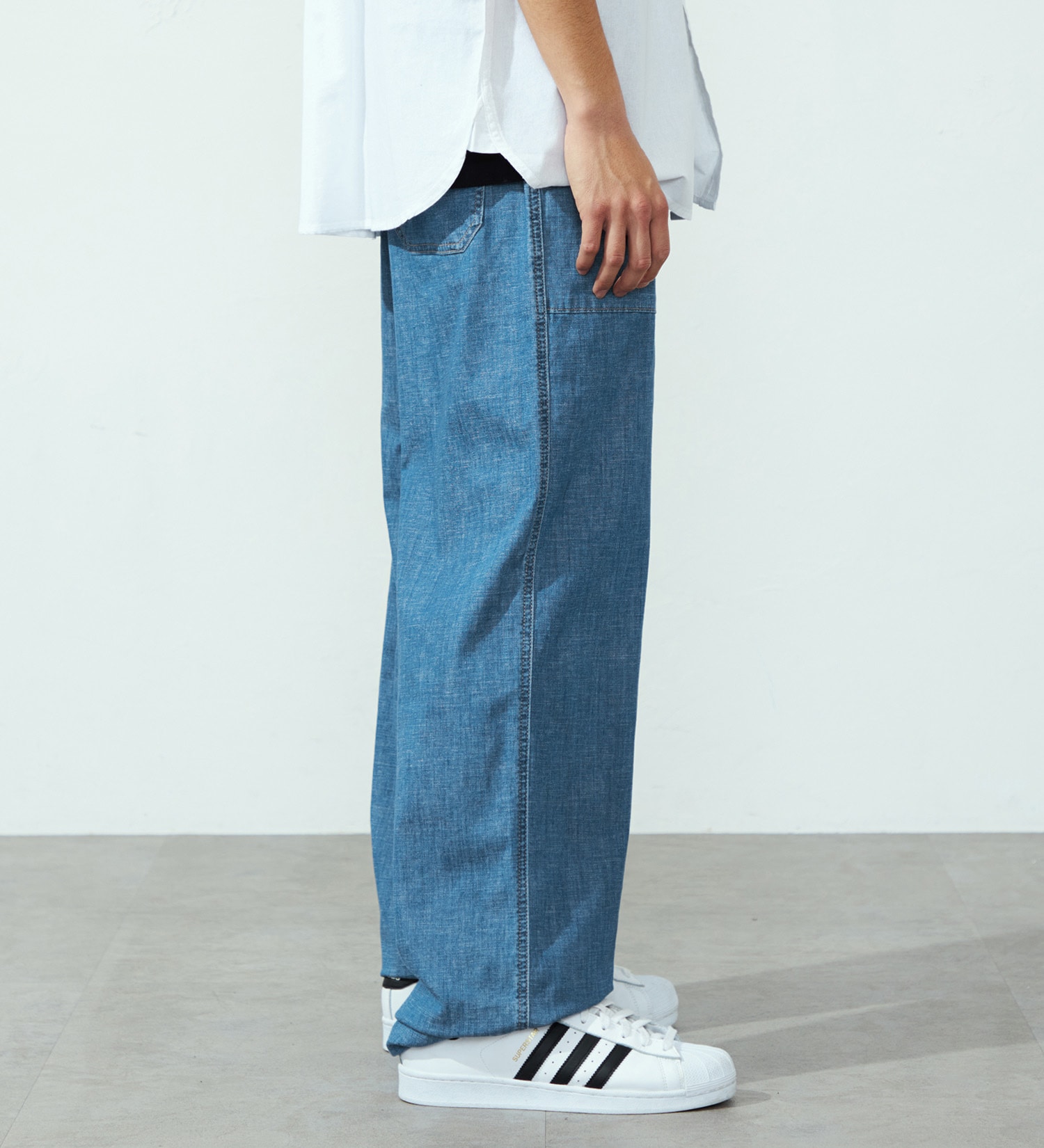 EDWIN(エドウイン)のイージーワイドベイカーデニムパンツ【アウトレット店舗・WEB限定】|パンツ/デニム / ジーンズパンツ/メンズ|中色ブルー