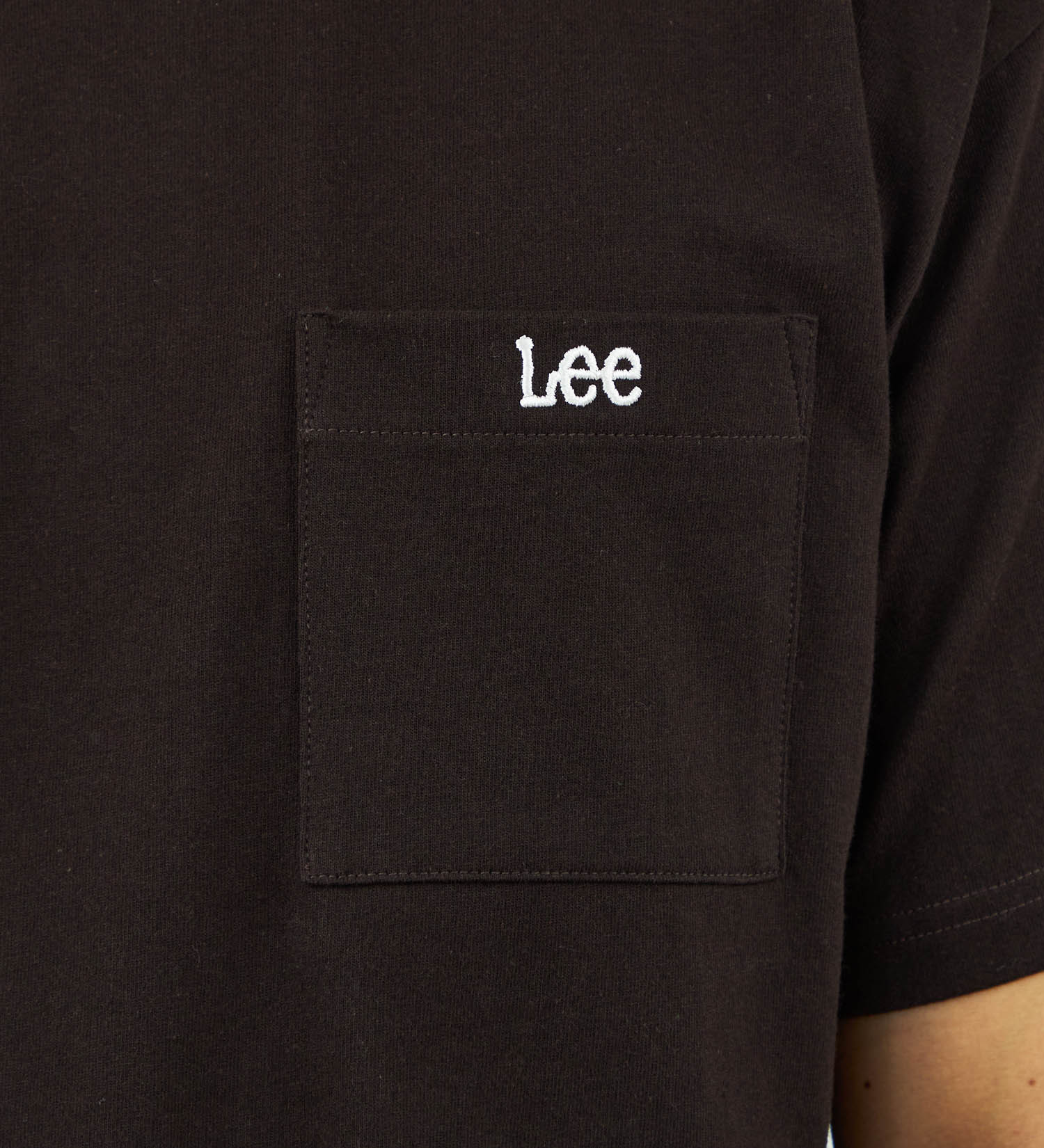Lee(リー)の【SUMMER SALE】Leeロゴポケット刺繍Tシャツ|トップス/Tシャツ/カットソー/メンズ|ブラック