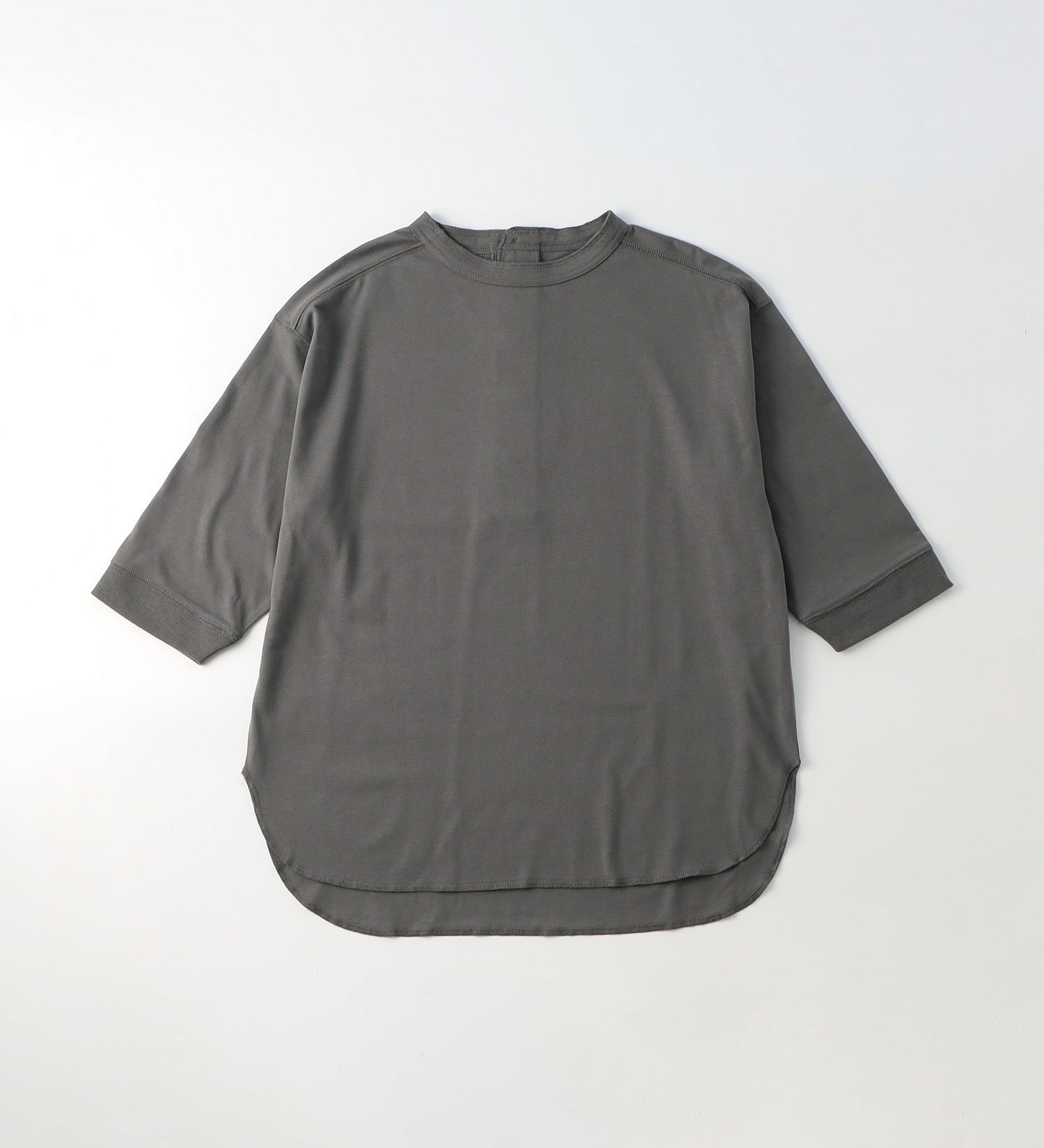 EDWIN(エドウイン)のラウンドヘムTシャツ【アウトレット店舗・WEB限定】|トップス/Tシャツ/カットソー/レディース|チャコール