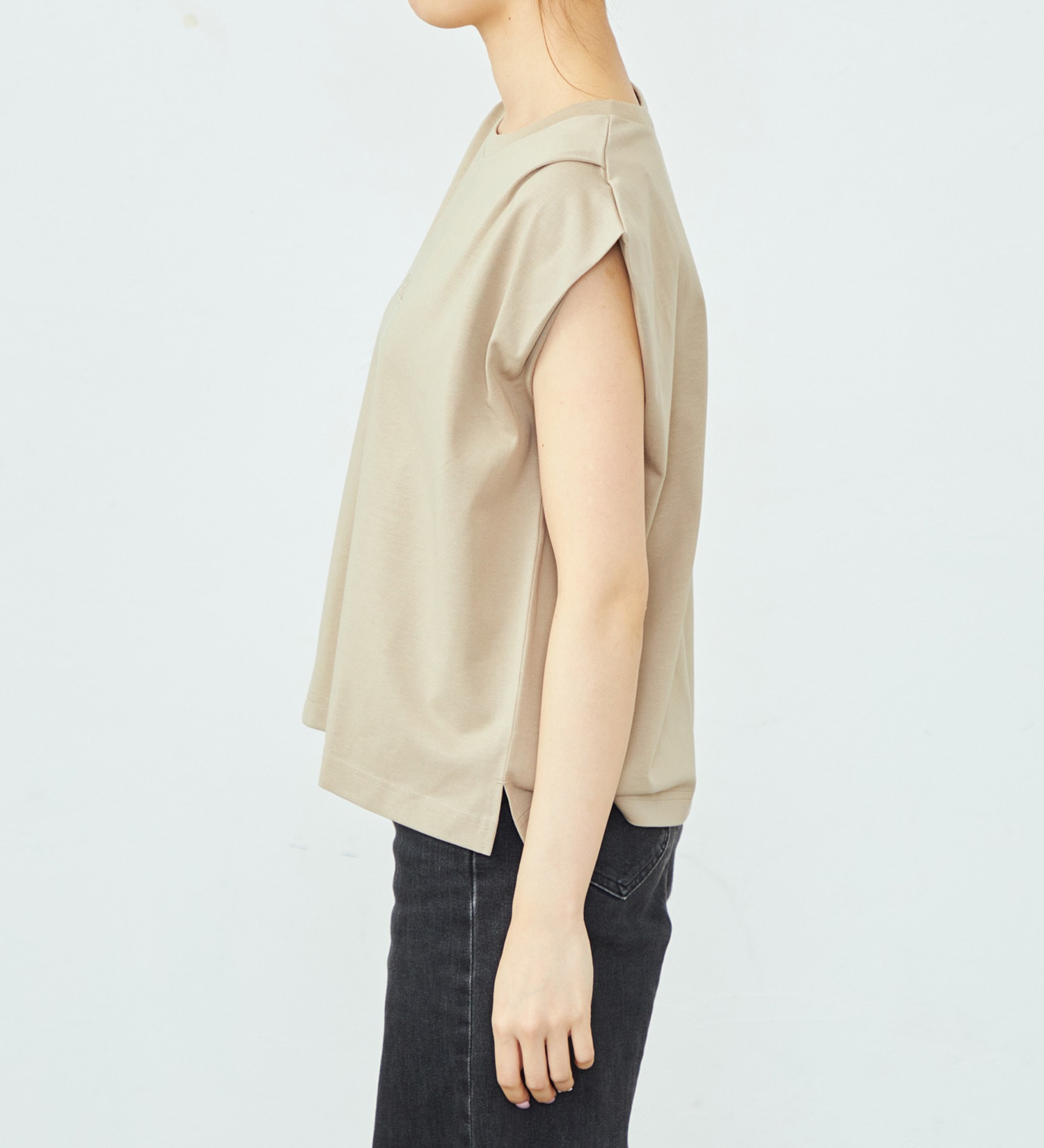 EDWIN(エドウイン)のタックショルダータックノースリーブ【アウトレット店舗・WEB限定】|トップス/Tシャツ/カットソー/レディース|ベージュ