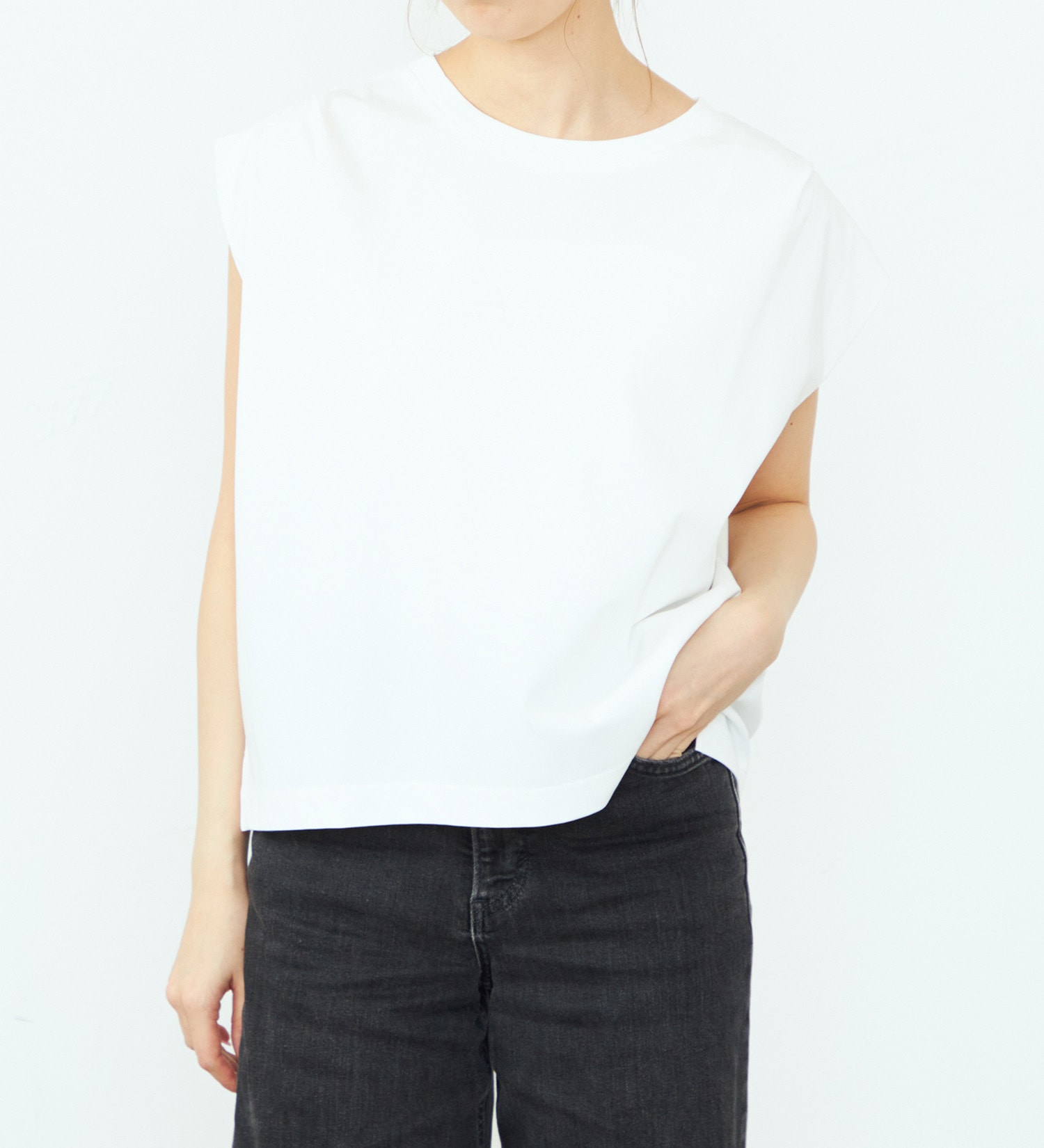 EDWIN(エドウイン)のタックショルダータックノースリーブ【アウトレット店舗・WEB限定】|トップス/Tシャツ/カットソー/レディース|ホワイト