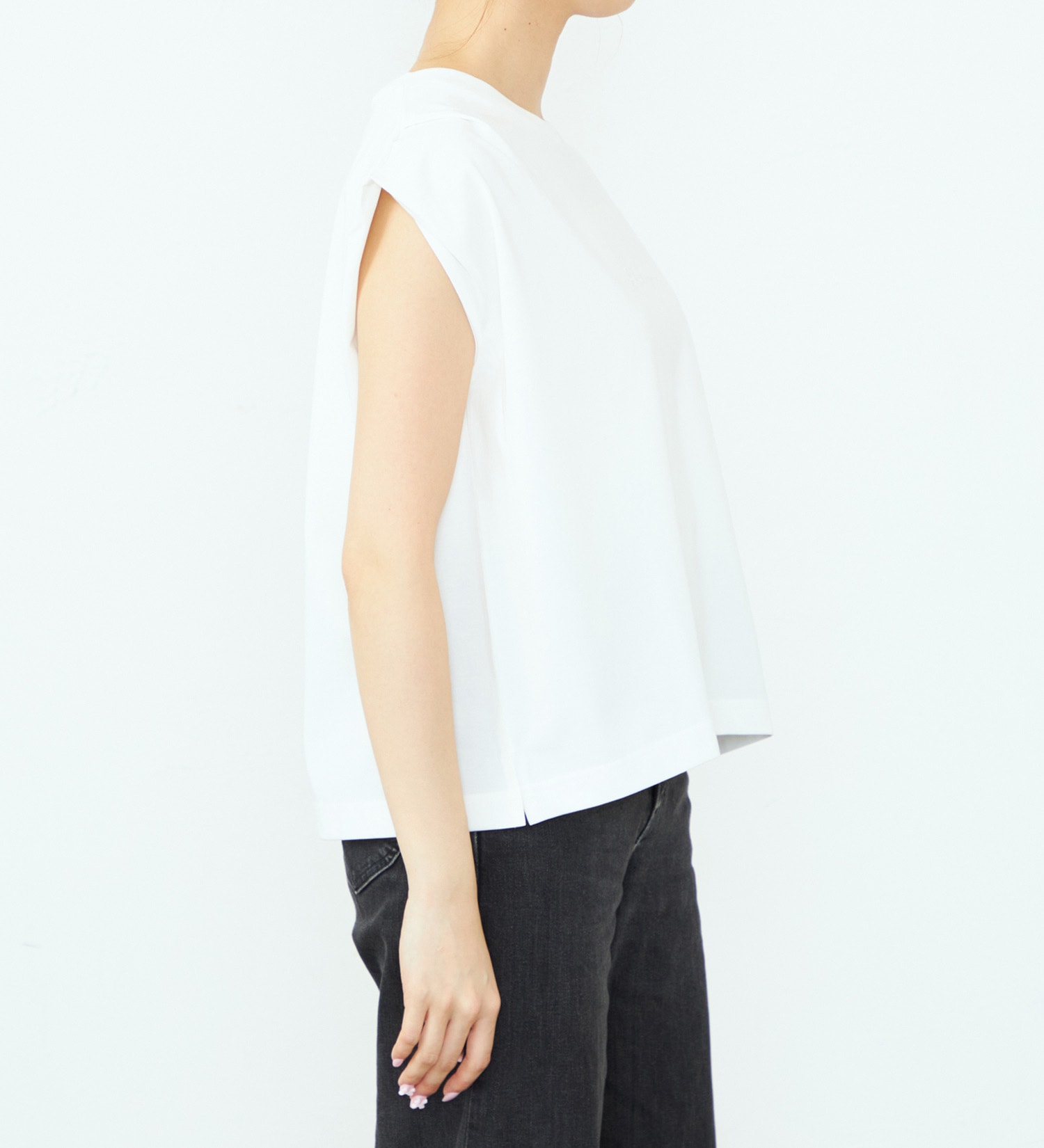 EDWIN(エドウイン)のタックショルダータックノースリーブ【アウトレット店舗・WEB限定】|トップス/Tシャツ/カットソー/レディース|ホワイト
