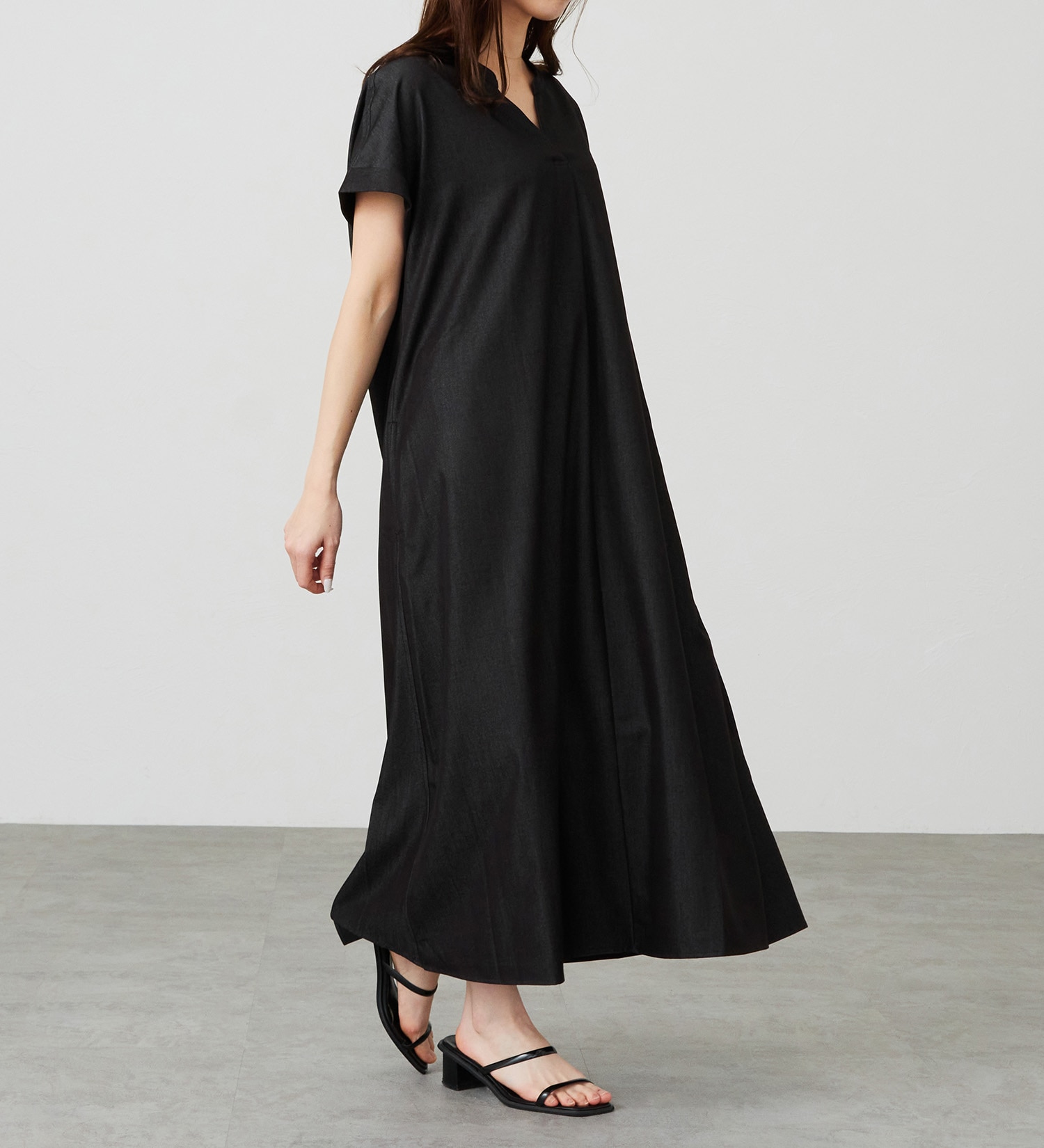 EDWIN(エドウイン)のVネックワンピース【アウトレット店舗・WEB限定商品】|ワンピース/ワンピース/レディース|ブラック