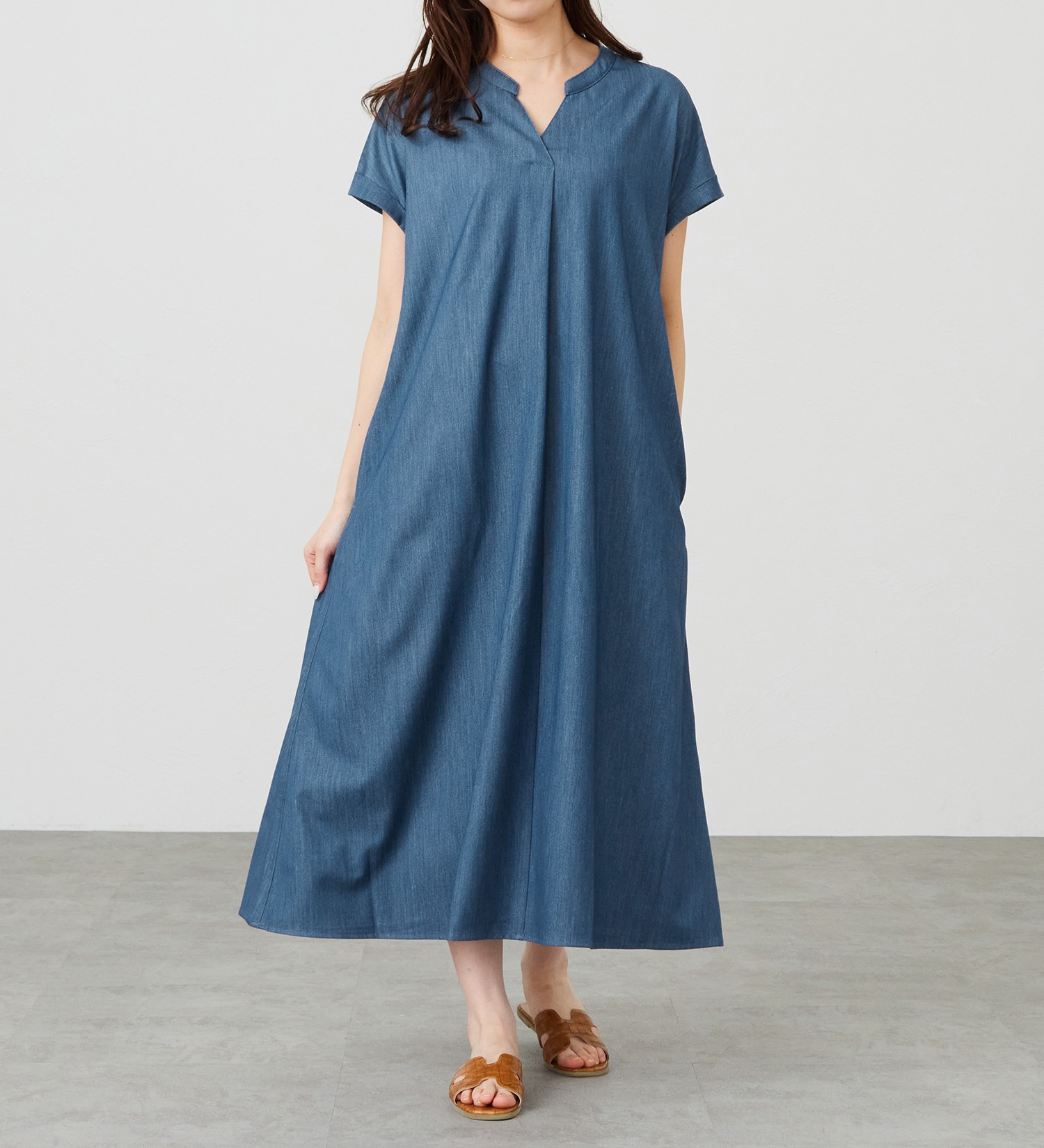 EDWIN(エドウイン)のVネックワンピース【アウトレット店舗・WEB限定商品】|ワンピース/ワンピース/レディース|中色ブルー