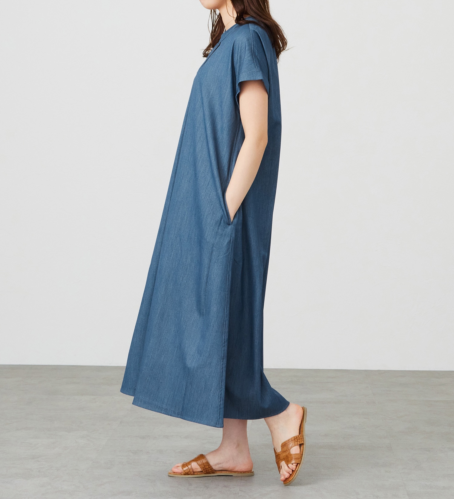 EDWIN(エドウイン)のVネックワンピース【アウトレット店舗・WEB限定商品】|ワンピース/ワンピース/レディース|中色ブルー