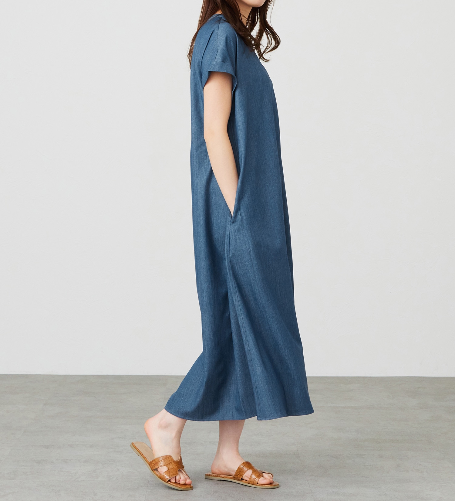 EDWIN(エドウイン)のVネックワンピース【アウトレット店舗・WEB限定商品】|ワンピース/ワンピース/レディース|中色ブルー