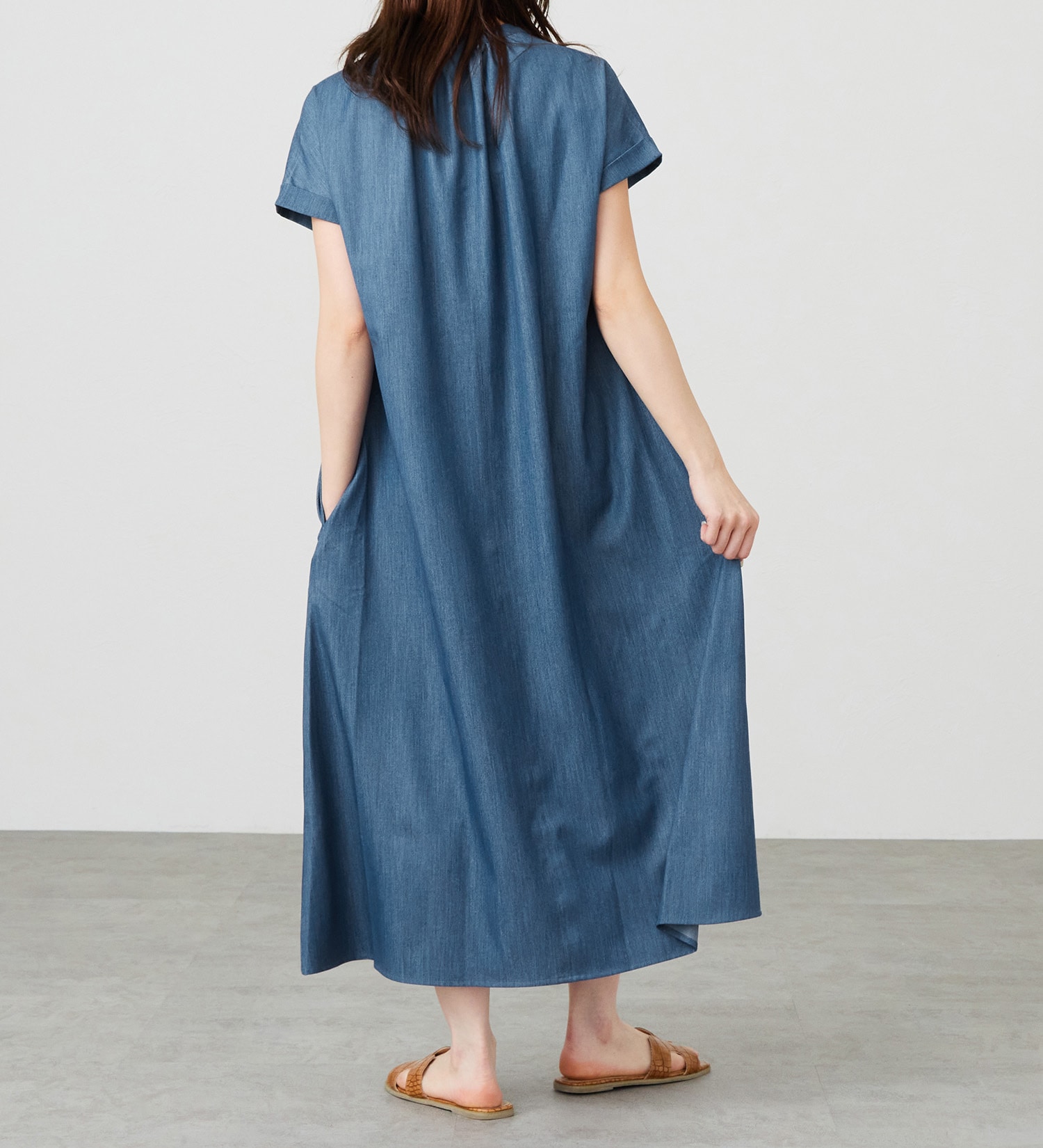 EDWIN(エドウイン)のVネックワンピース【アウトレット店舗・WEB限定商品】|ワンピース/ワンピース/レディース|中色ブルー