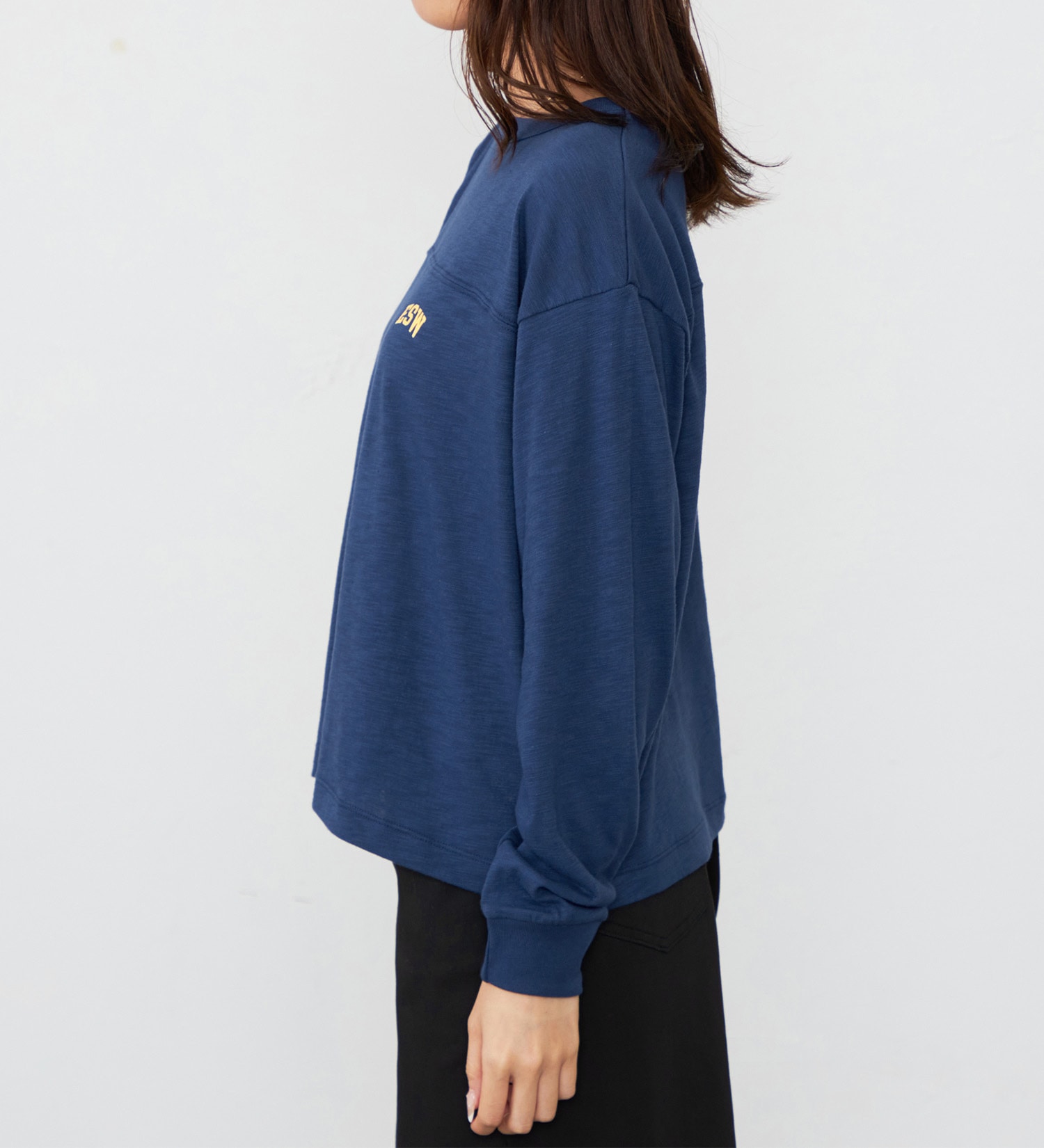 EDWIN(エドウイン)のカレッジプリントTシャツ 長袖【アウトレット店舗・WEB限定】|トップス/Tシャツ/カットソー/レディース|ネイビー