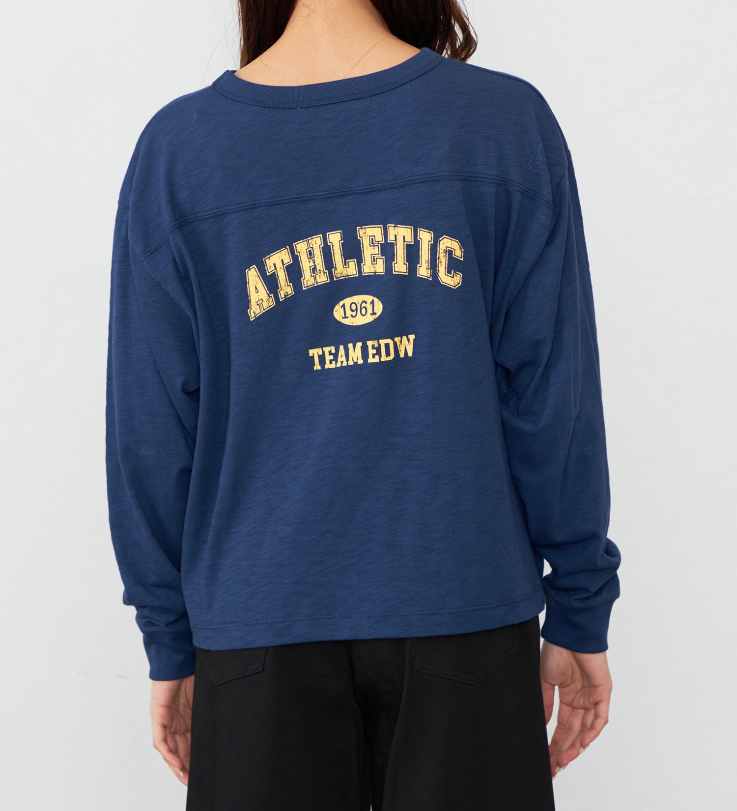 EDWIN(エドウイン)のカレッジプリントTシャツ 長袖【アウトレット店舗・WEB限定】|トップス/Tシャツ/カットソー/レディース|ネイビー