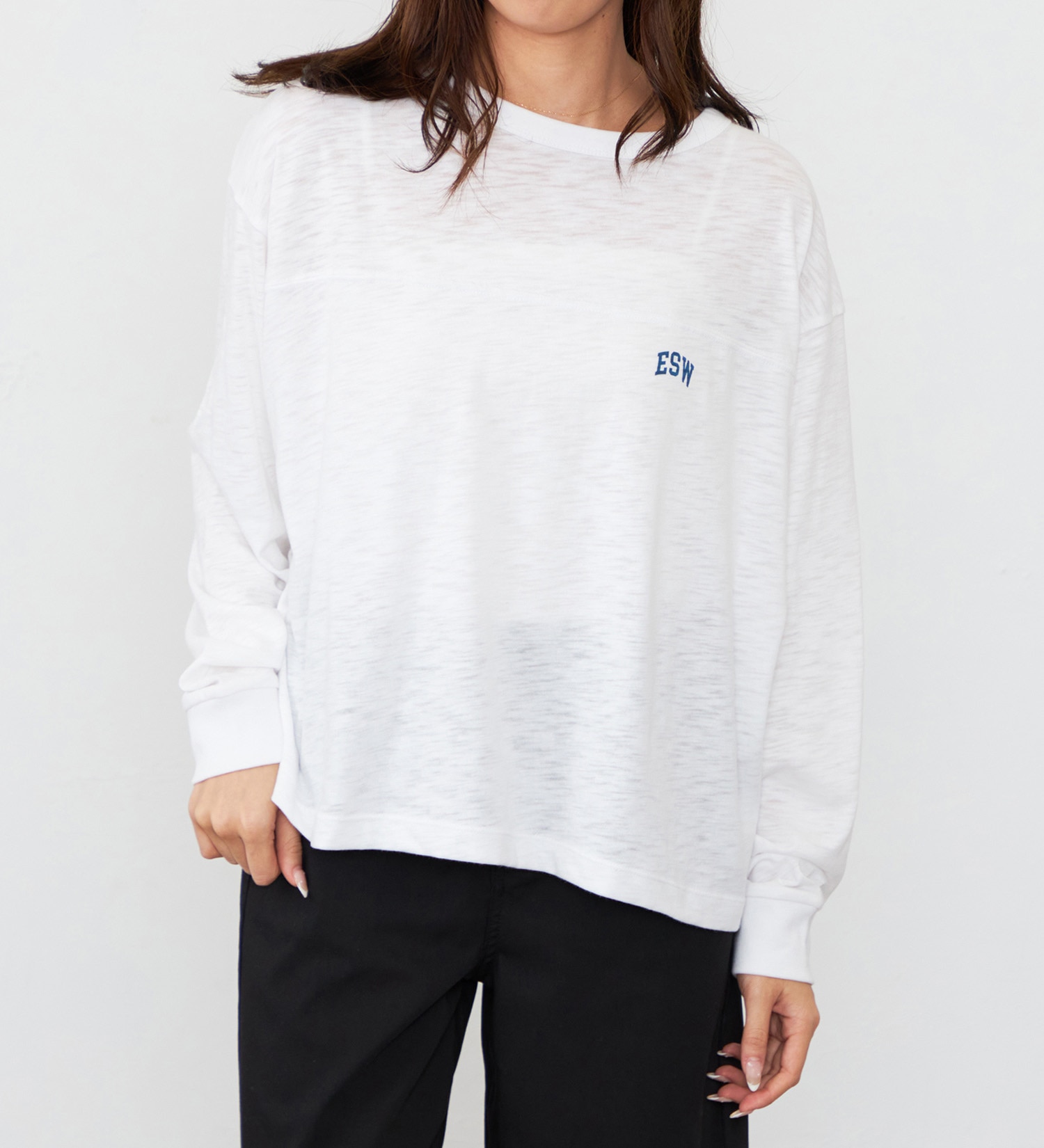 EDWIN(エドウイン)のカレッジプリントTシャツ 長袖【アウトレット店舗・WEB限定】|トップス/Tシャツ/カットソー/レディース|ホワイト