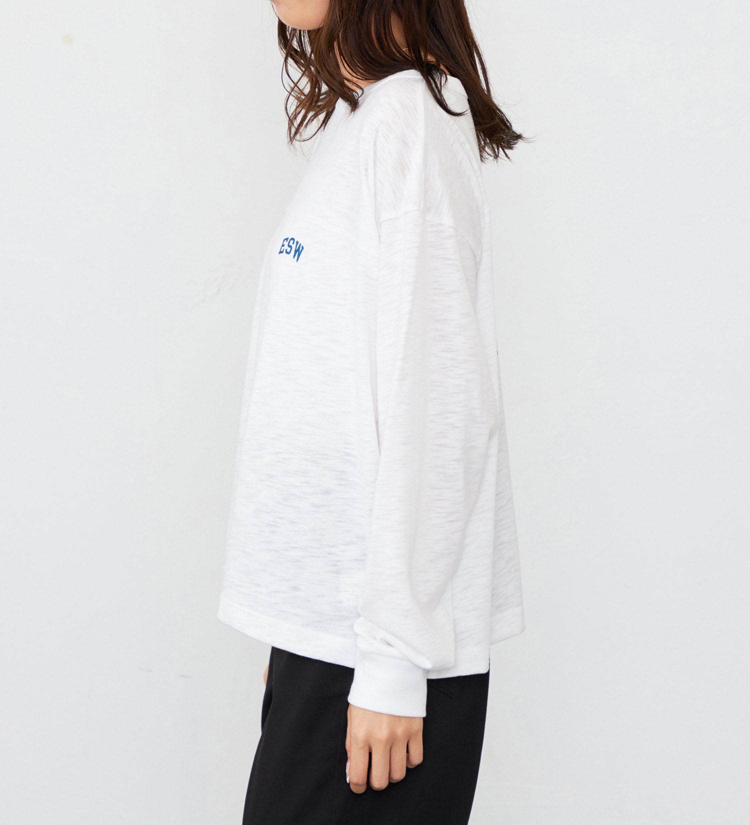 EDWIN(エドウイン)のカレッジプリントTシャツ 長袖【アウトレット店舗・WEB限定】|トップス/Tシャツ/カットソー/レディース|ホワイト