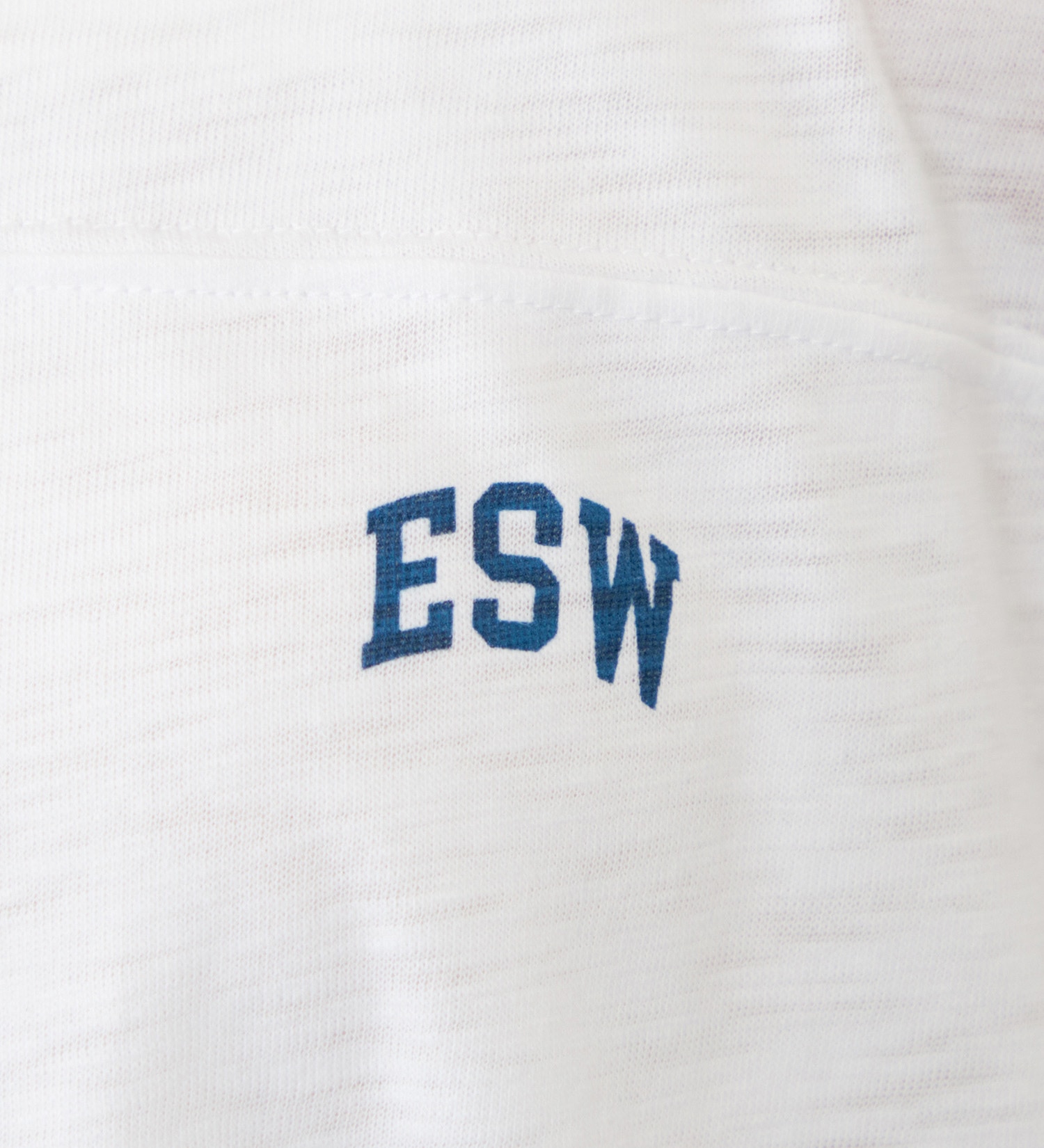 EDWIN(エドウイン)のカレッジプリントTシャツ 長袖【アウトレット店舗・WEB限定】|トップス/Tシャツ/カットソー/レディース|ホワイト