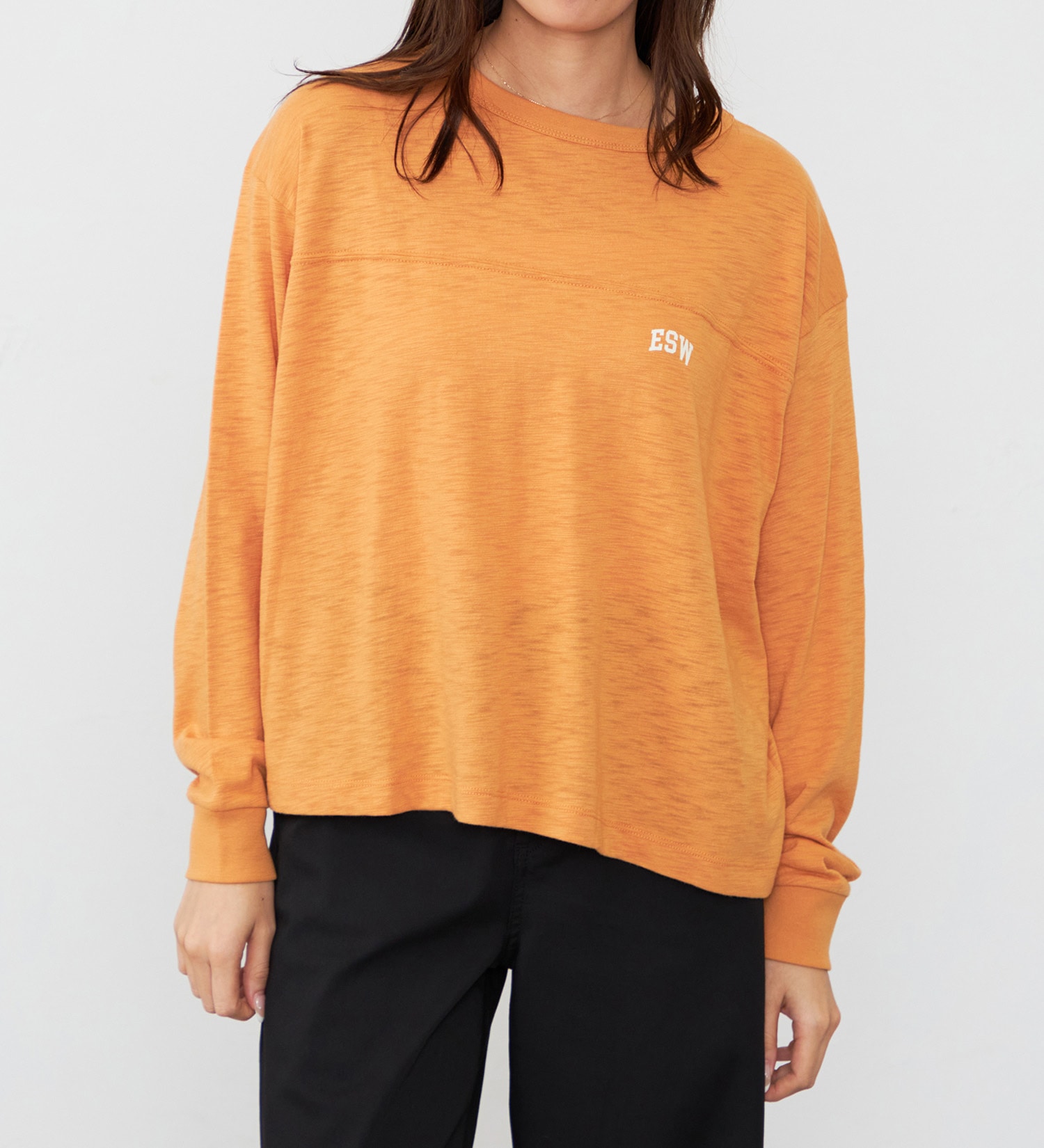 EDWIN(エドウイン)のカレッジプリントTシャツ 長袖【アウトレット店舗・WEB限定】|トップス/Tシャツ/カットソー/レディース|オレンジ