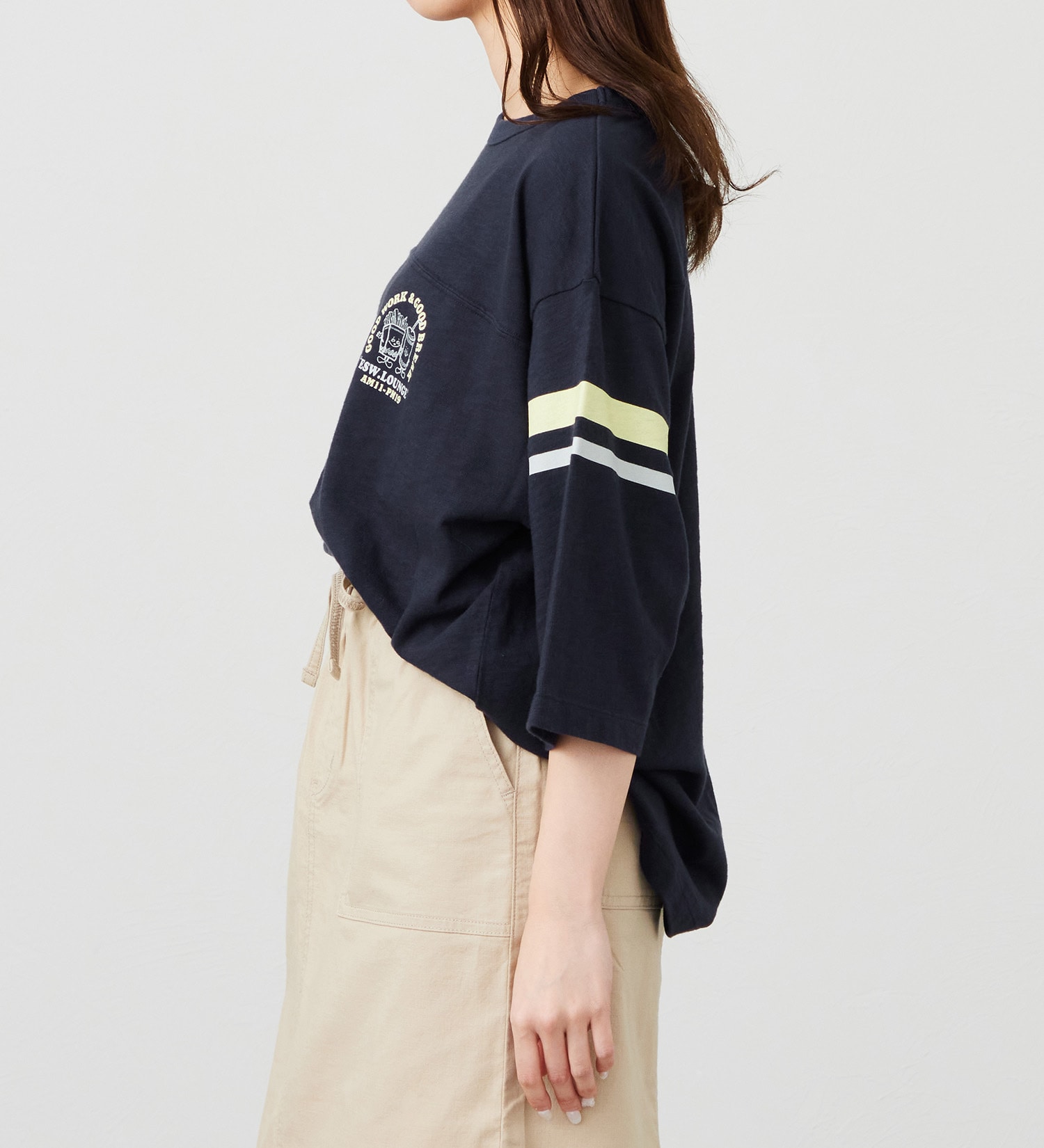 EDWIN(エドウイン)のフットボールプリントTシャツ【アウトレット店舗・WEB限定商品】|トップス/Tシャツ/カットソー/レディース|ネイビー