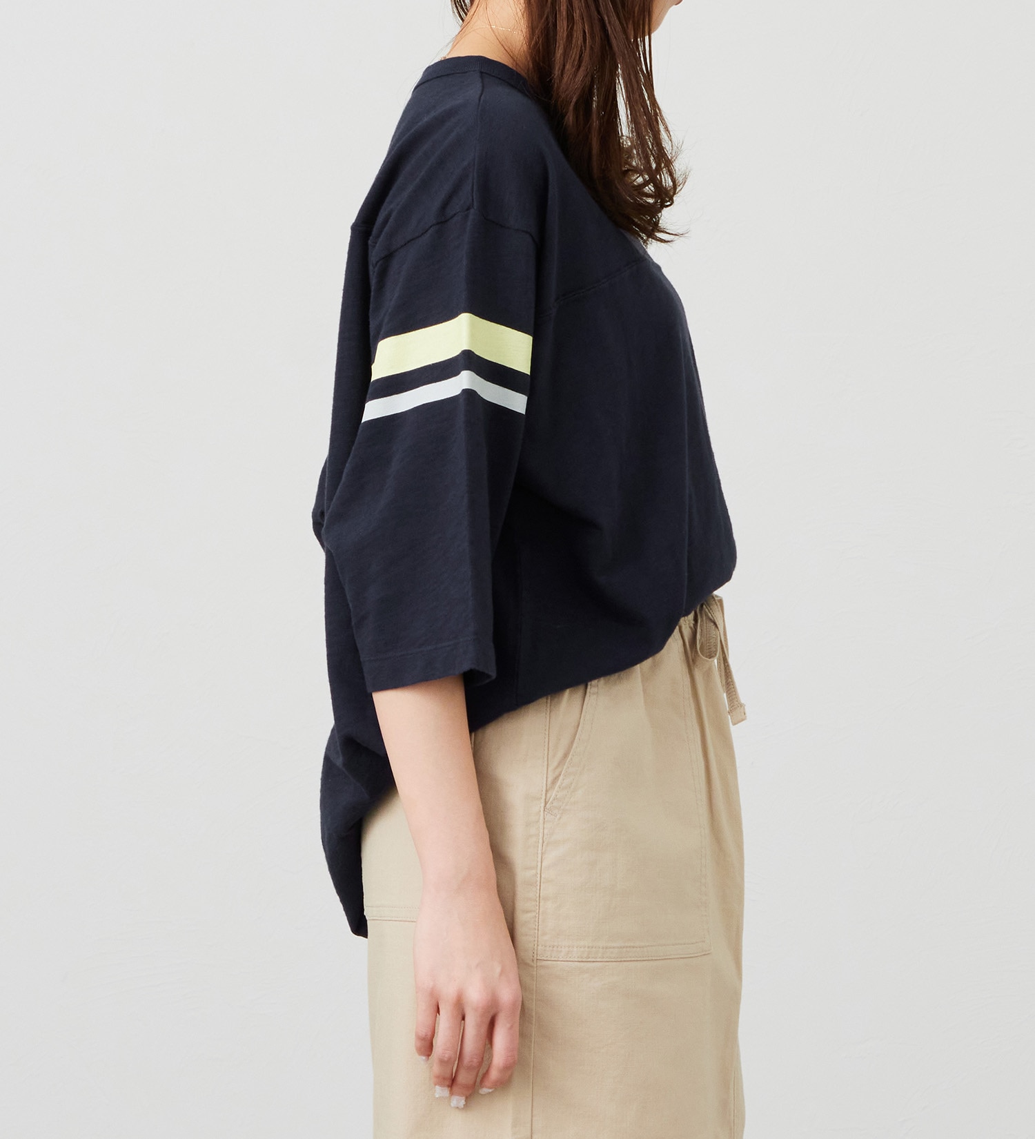 EDWIN(エドウイン)のフットボールプリントTシャツ【アウトレット店舗・WEB限定商品】|トップス/Tシャツ/カットソー/レディース|ネイビー