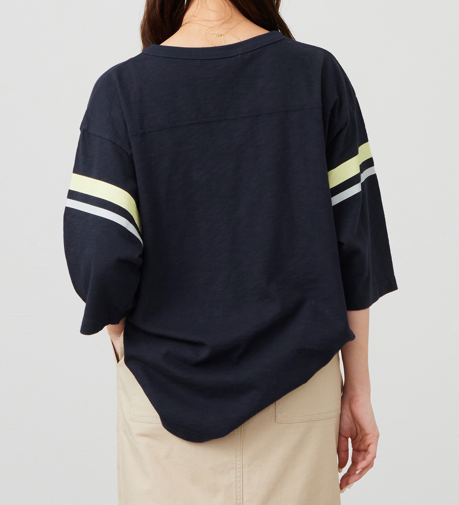 EDWIN(エドウイン)のフットボールプリントTシャツ【アウトレット店舗・WEB限定商品】|トップス/Tシャツ/カットソー/レディース|ネイビー