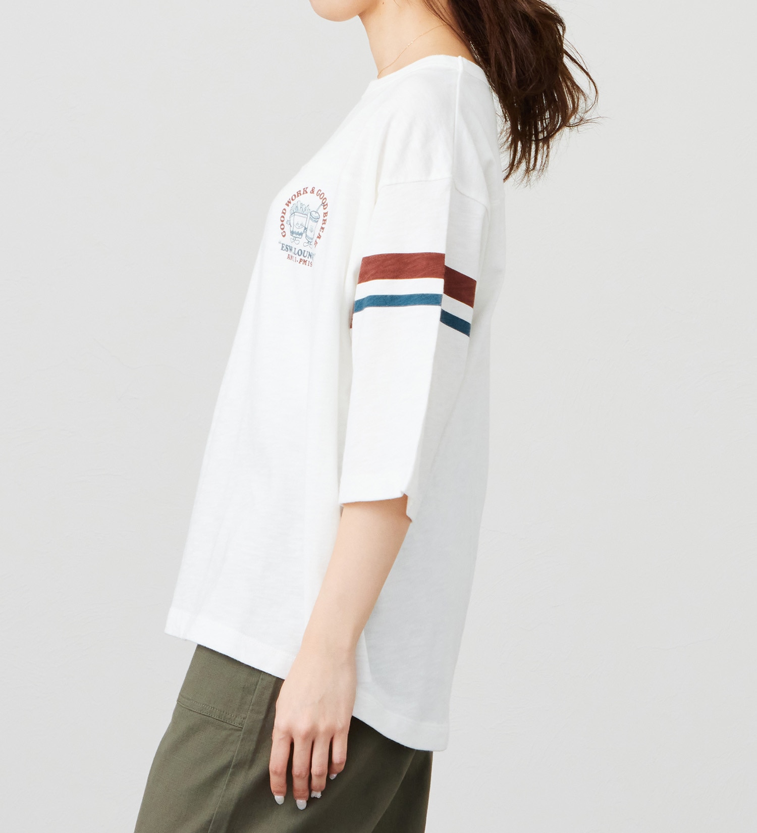 EDWIN(エドウイン)のフットボールプリントTシャツ【アウトレット店舗・WEB限定商品】|トップス/Tシャツ/カットソー/レディース|ホワイト