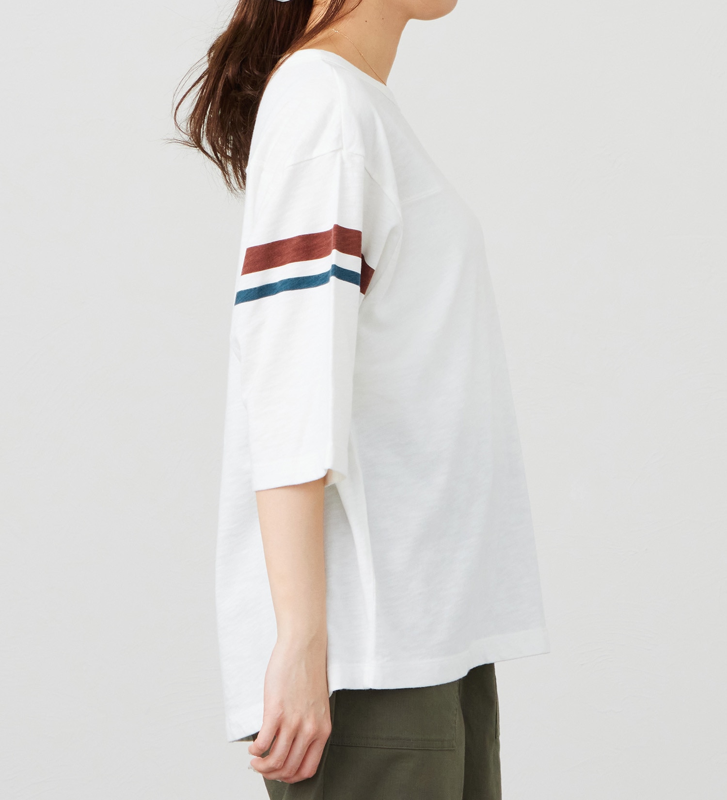 EDWIN(エドウイン)のフットボールプリントTシャツ【アウトレット店舗・WEB限定商品】|トップス/Tシャツ/カットソー/レディース|ホワイト