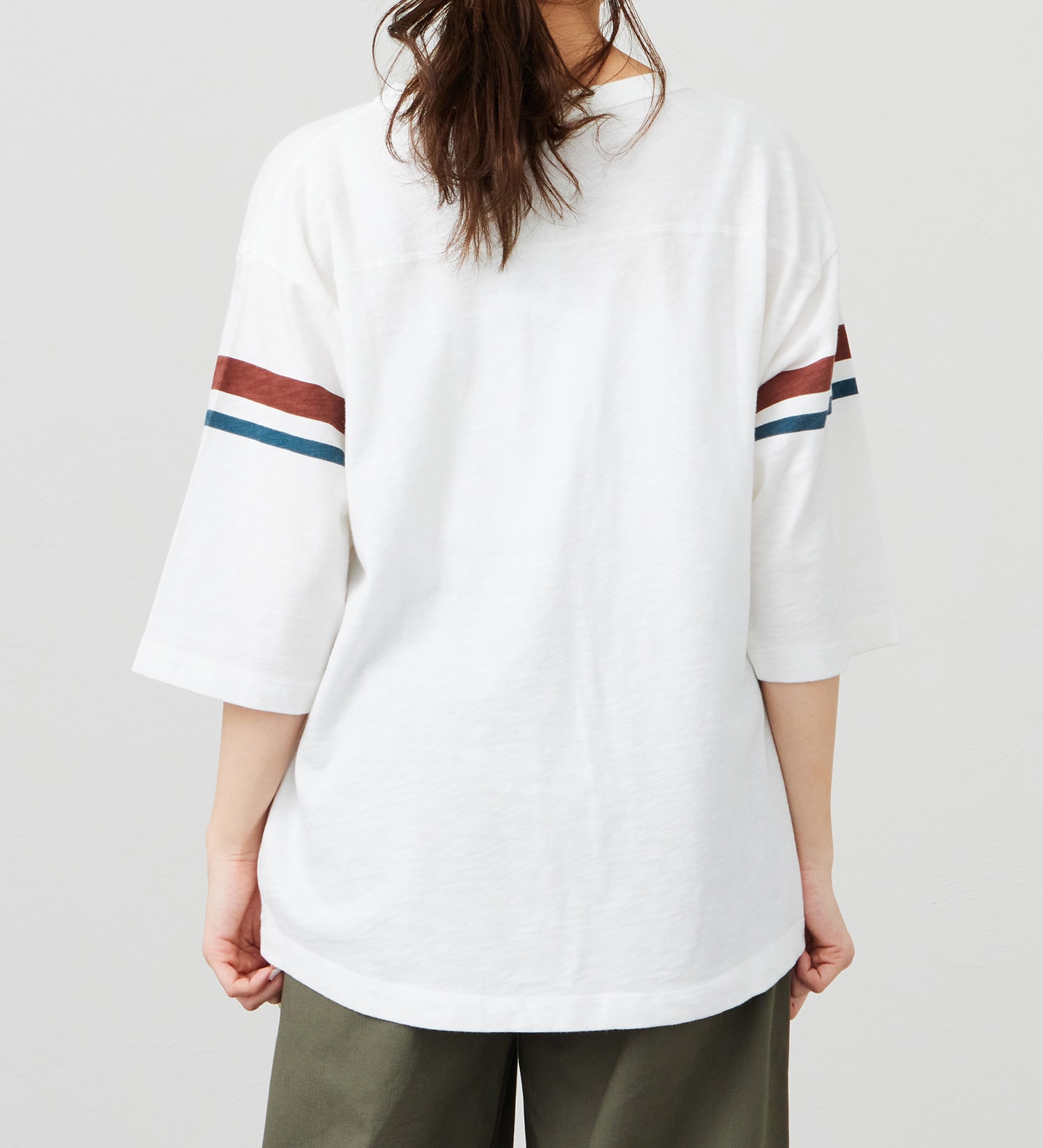 EDWIN(エドウイン)のフットボールプリントTシャツ【アウトレット店舗・WEB限定商品】|トップス/Tシャツ/カットソー/レディース|ホワイト