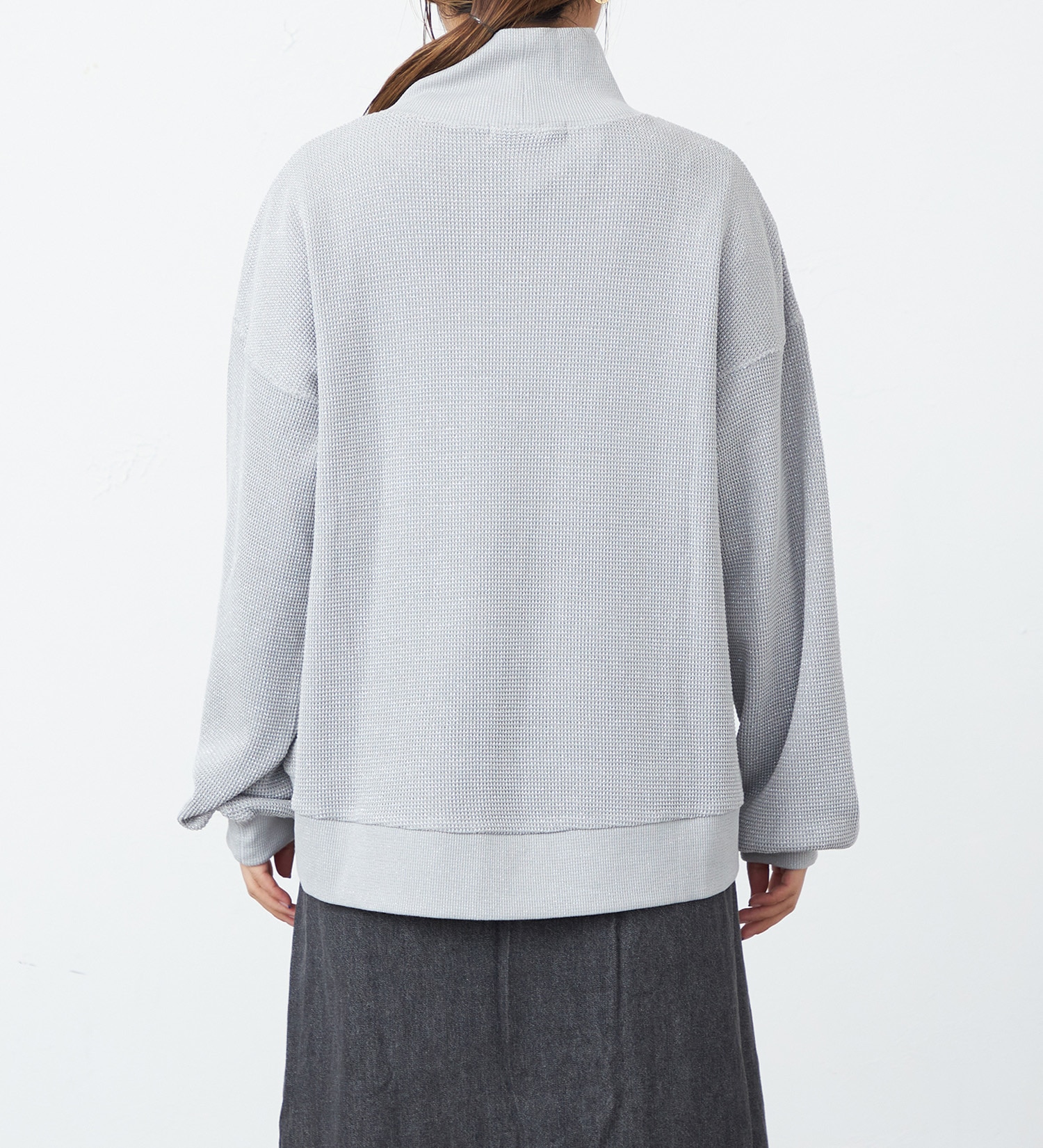 EDWIN(エドウイン)のグリッターワッフルハイネックプルオーバー【アウトレット店舗・WEB限定】|トップス/Tシャツ/カットソー/レディース|ライトグレー