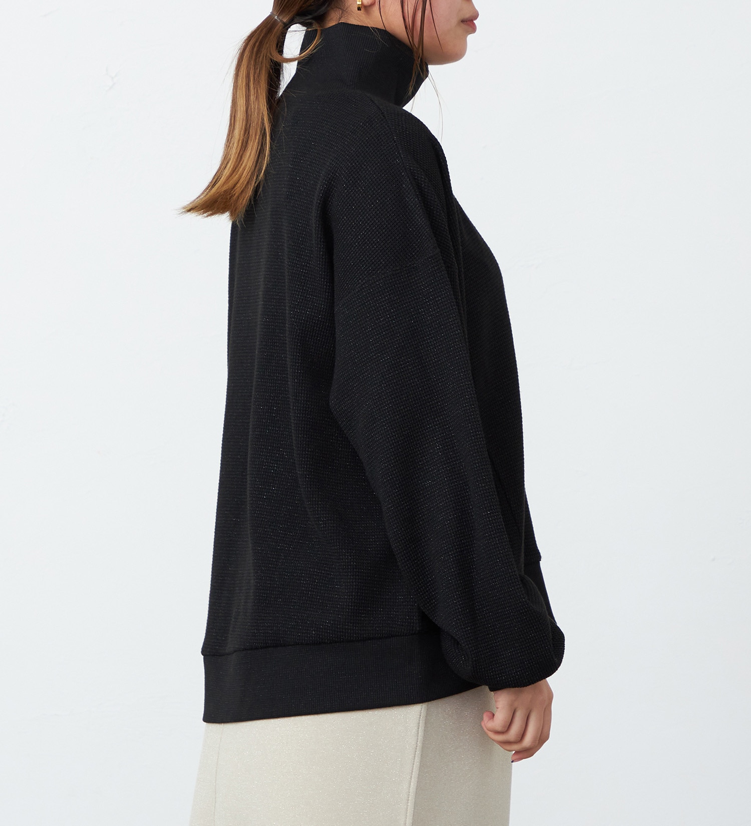 EDWIN(エドウイン)のグリッターワッフルハイネックプルオーバー【アウトレット店舗・WEB限定】|トップス/Tシャツ/カットソー/レディース|ブラック