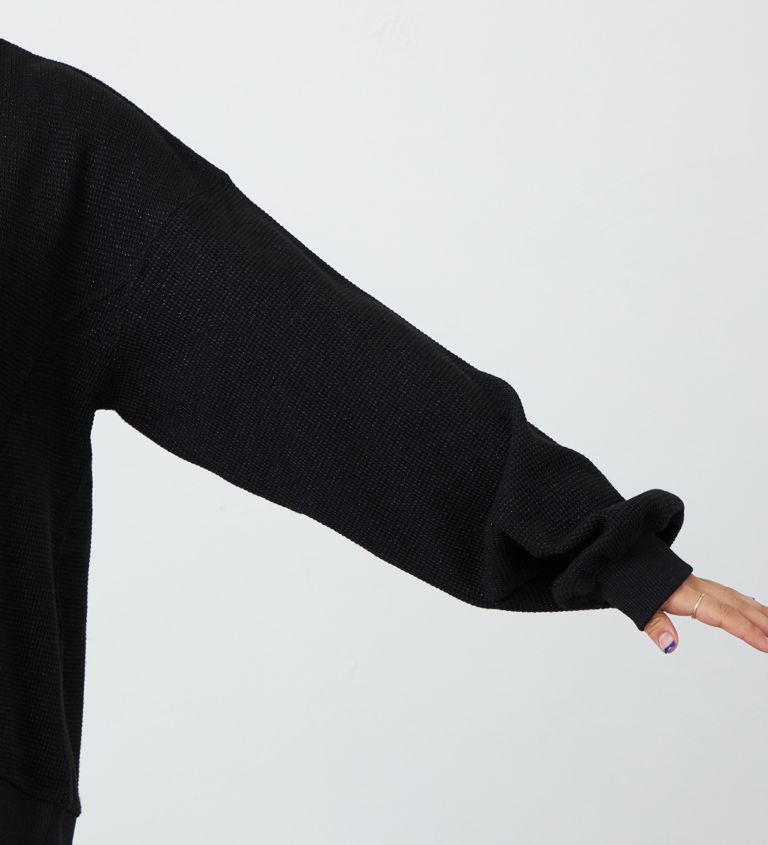 EDWIN(エドウイン)のグリッターワッフルハイネックプルオーバー【アウトレット店舗・WEB限定】|トップス/Tシャツ/カットソー/レディース|ブラック